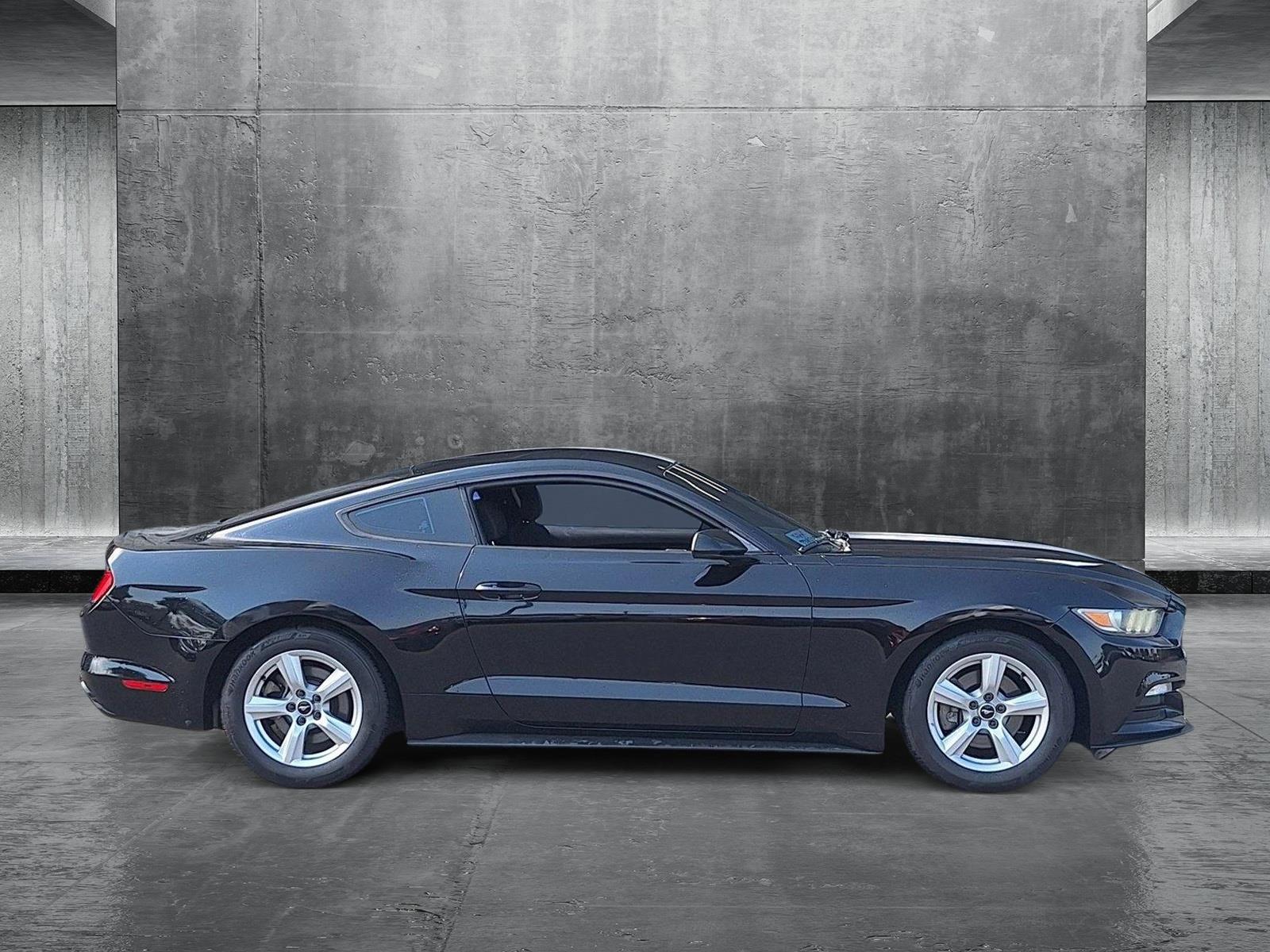 2016 Ford Mustang V6 photo 4