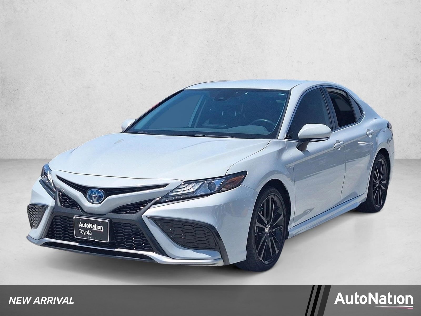 2023 Toyota Camry XSE Hybrid's photo