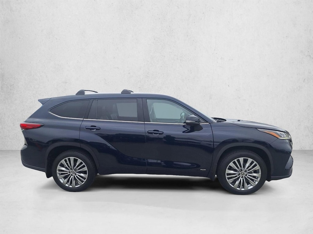Used 2023 Toyota Highlander Hybrid Platinum SUV