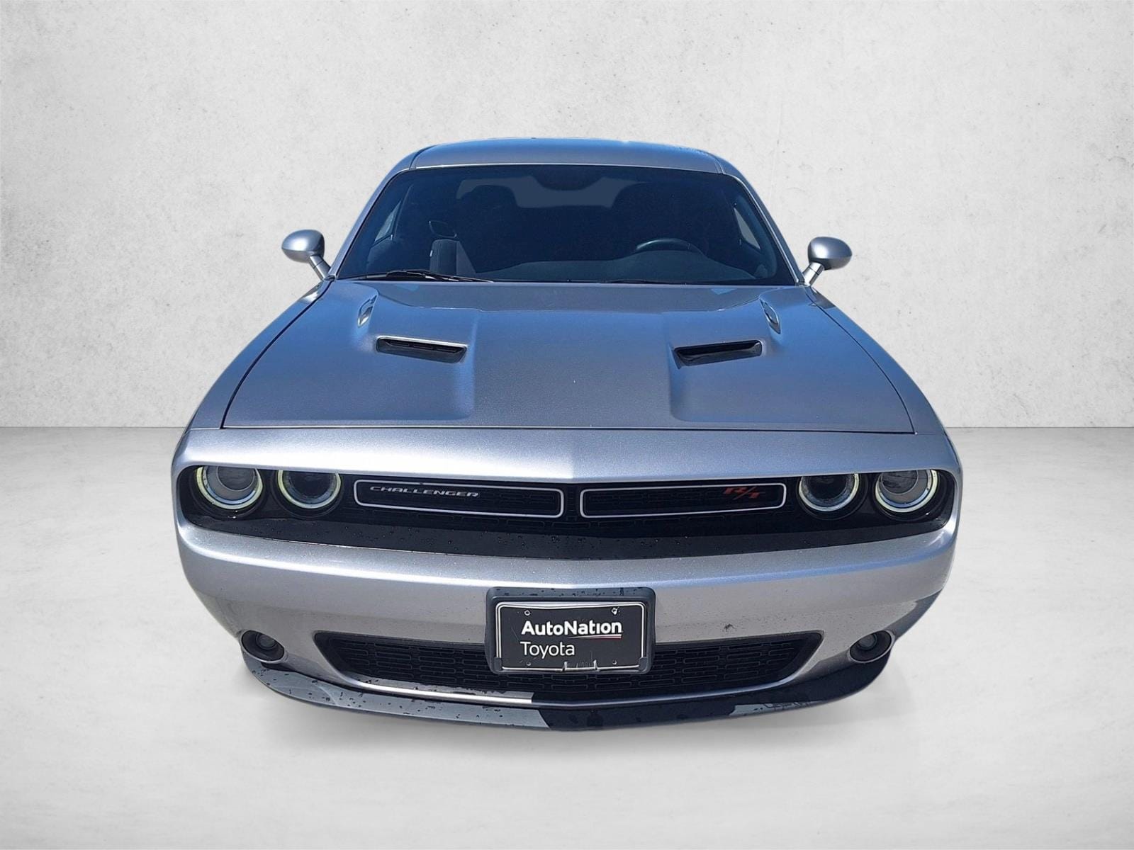 2015 Dodge Challenger SXT photo 2