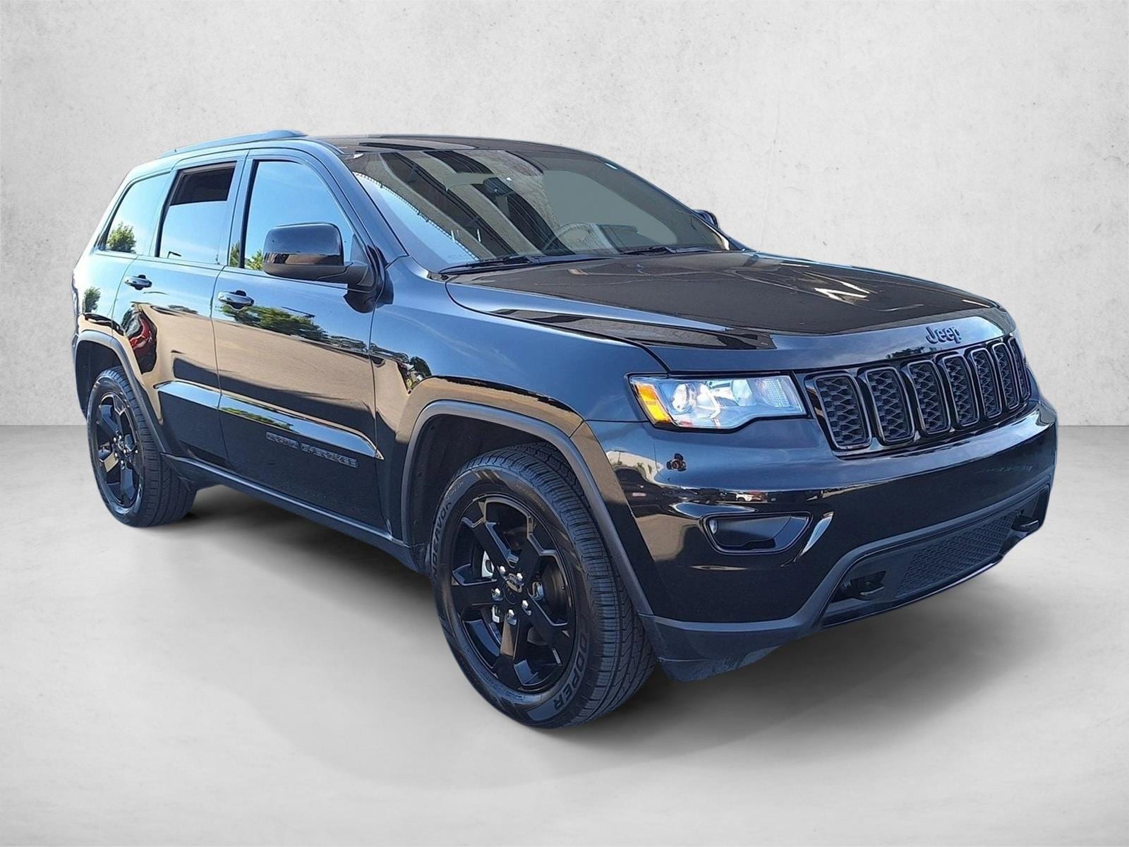 2018 Jeep Grand Cherokee Laredo 4x4 photo 3