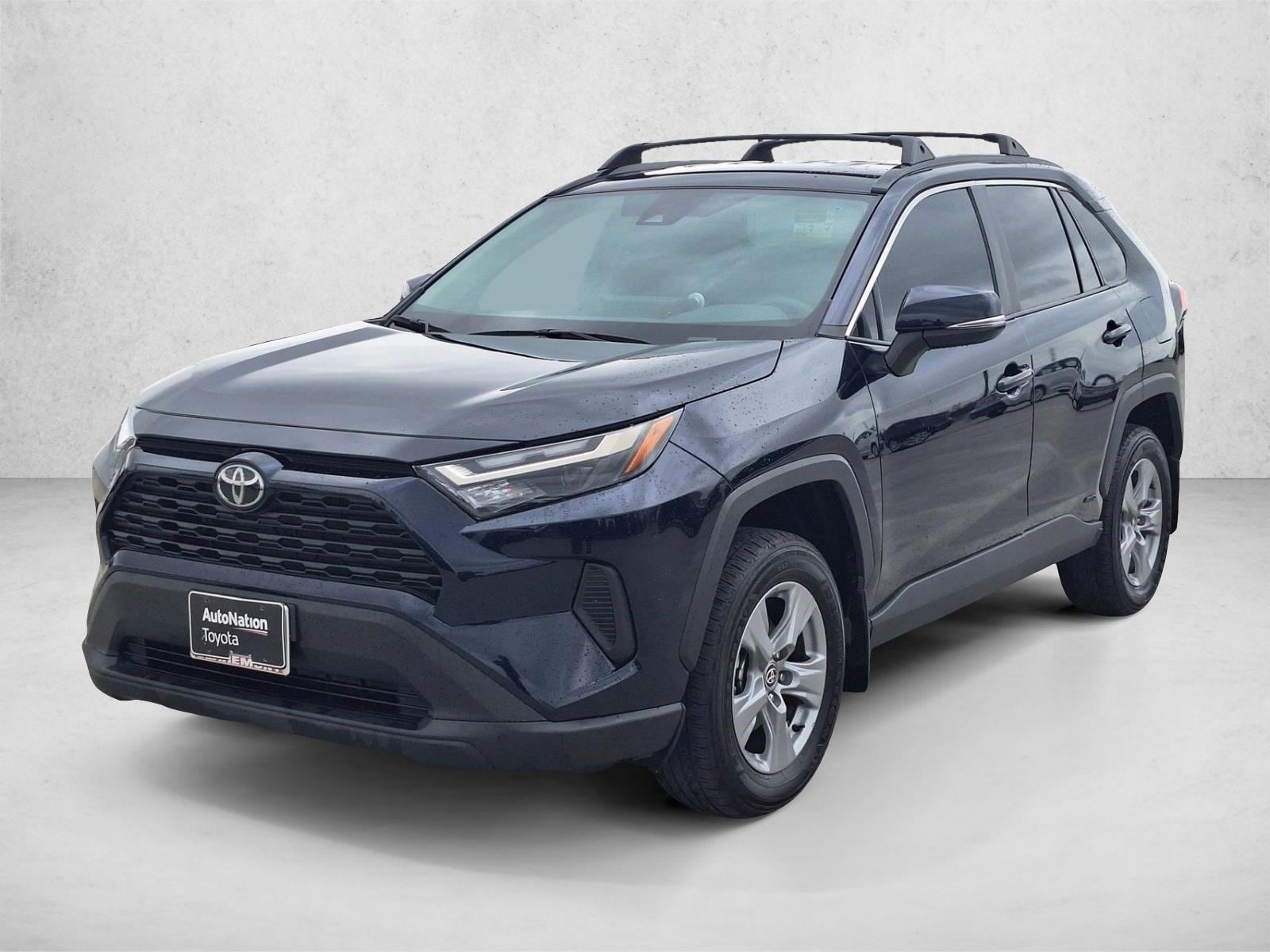 2025 Toyota RAV4 Hybrid XLE photo 2