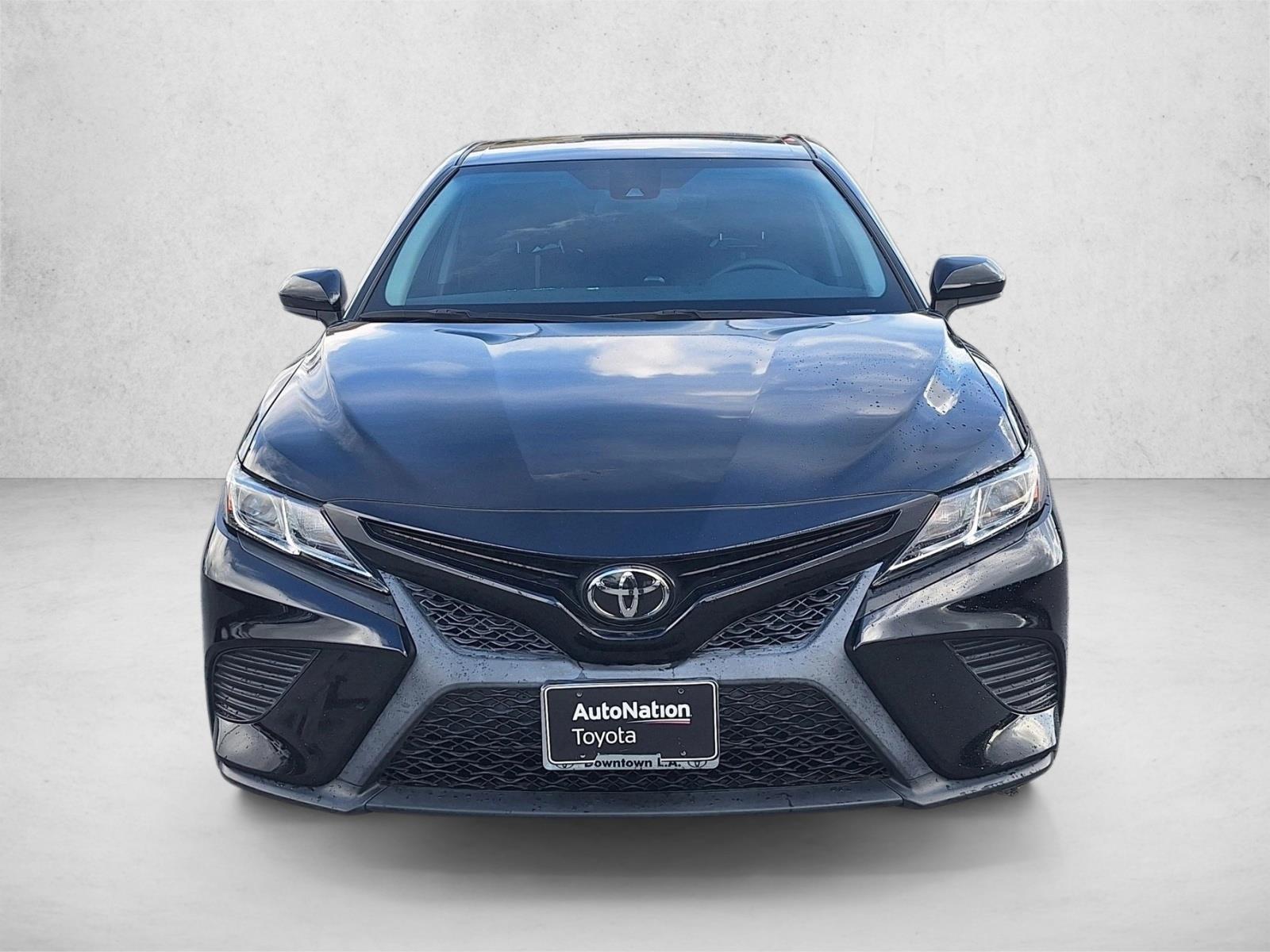2020 Toyota Camry SE photo 2