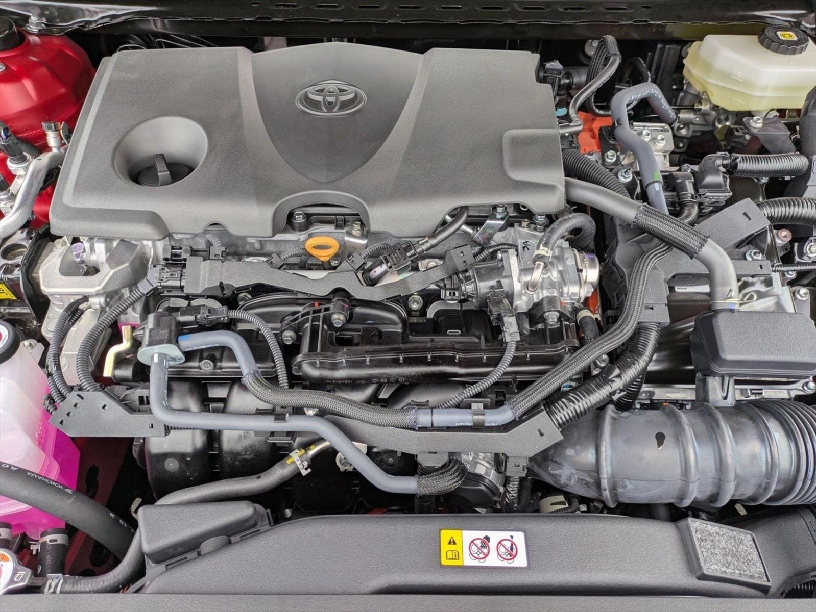 2025 Toyota Camry SE - Photo 16