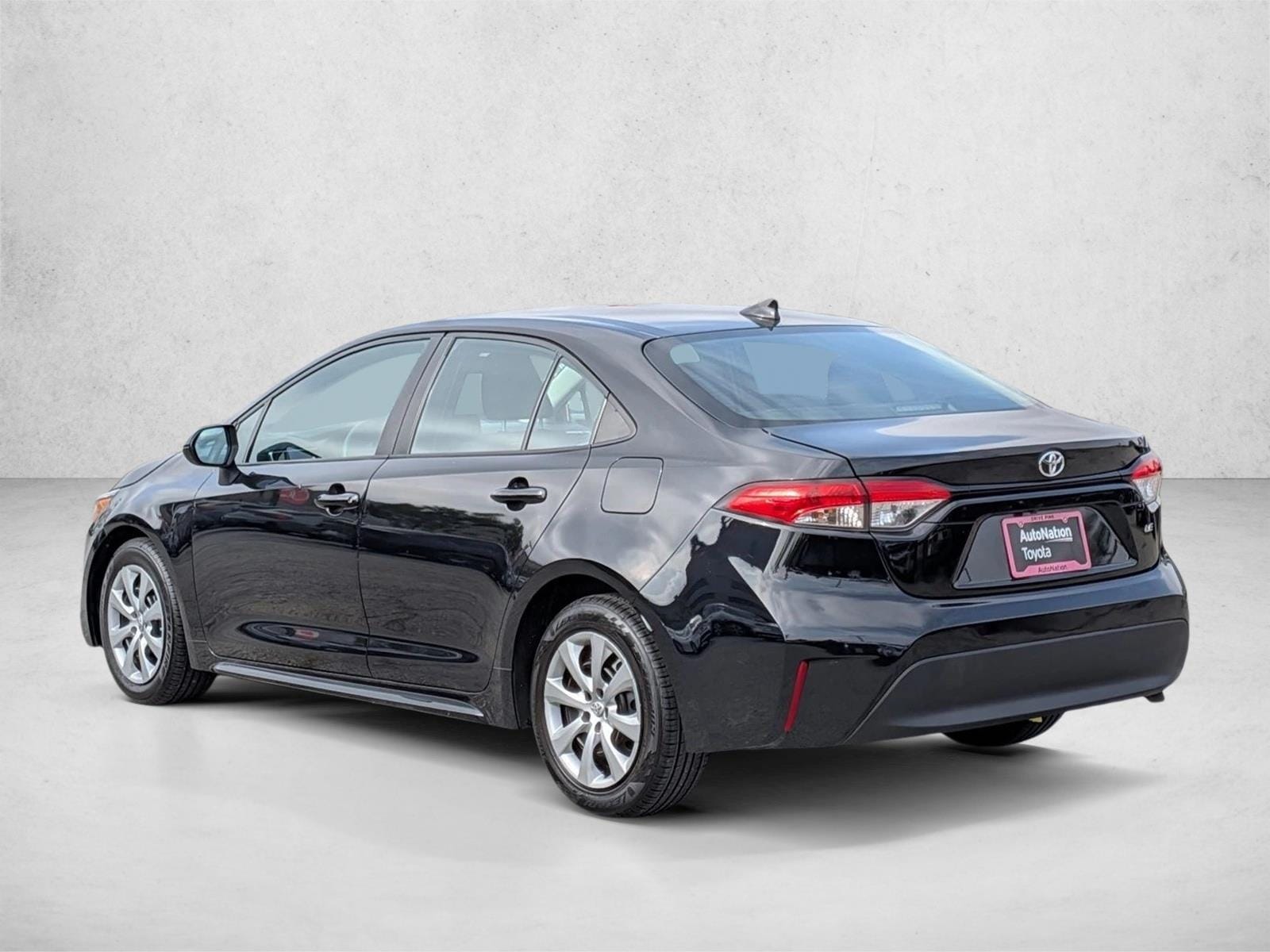 2023 Toyota Corolla LE photo 3