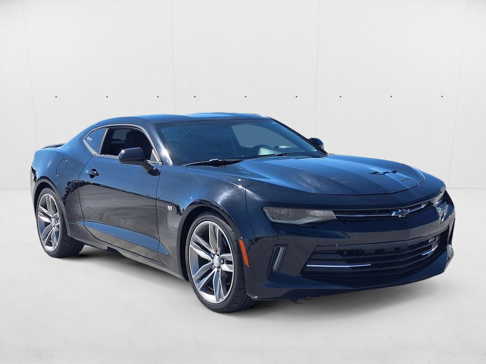 2017 Chevrolet Camaro 1LT photo 3