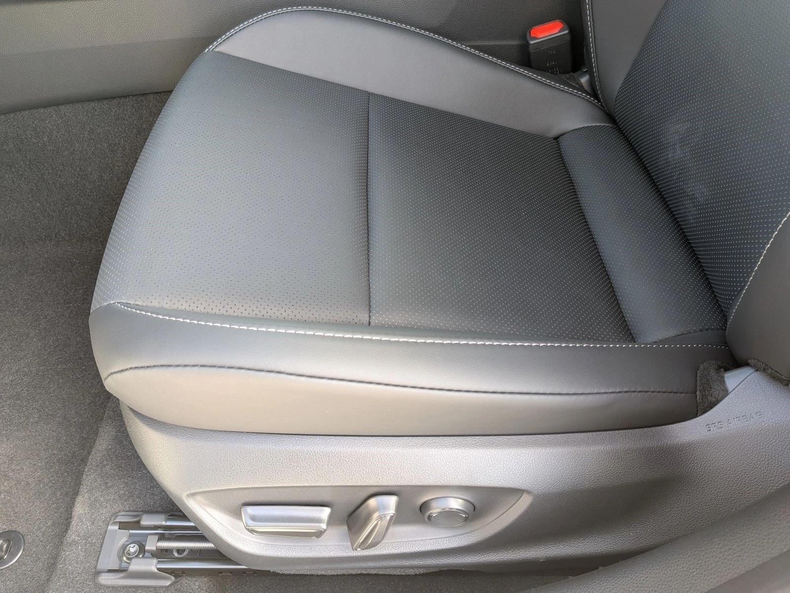 2025 Toyota Camry SE photo 4