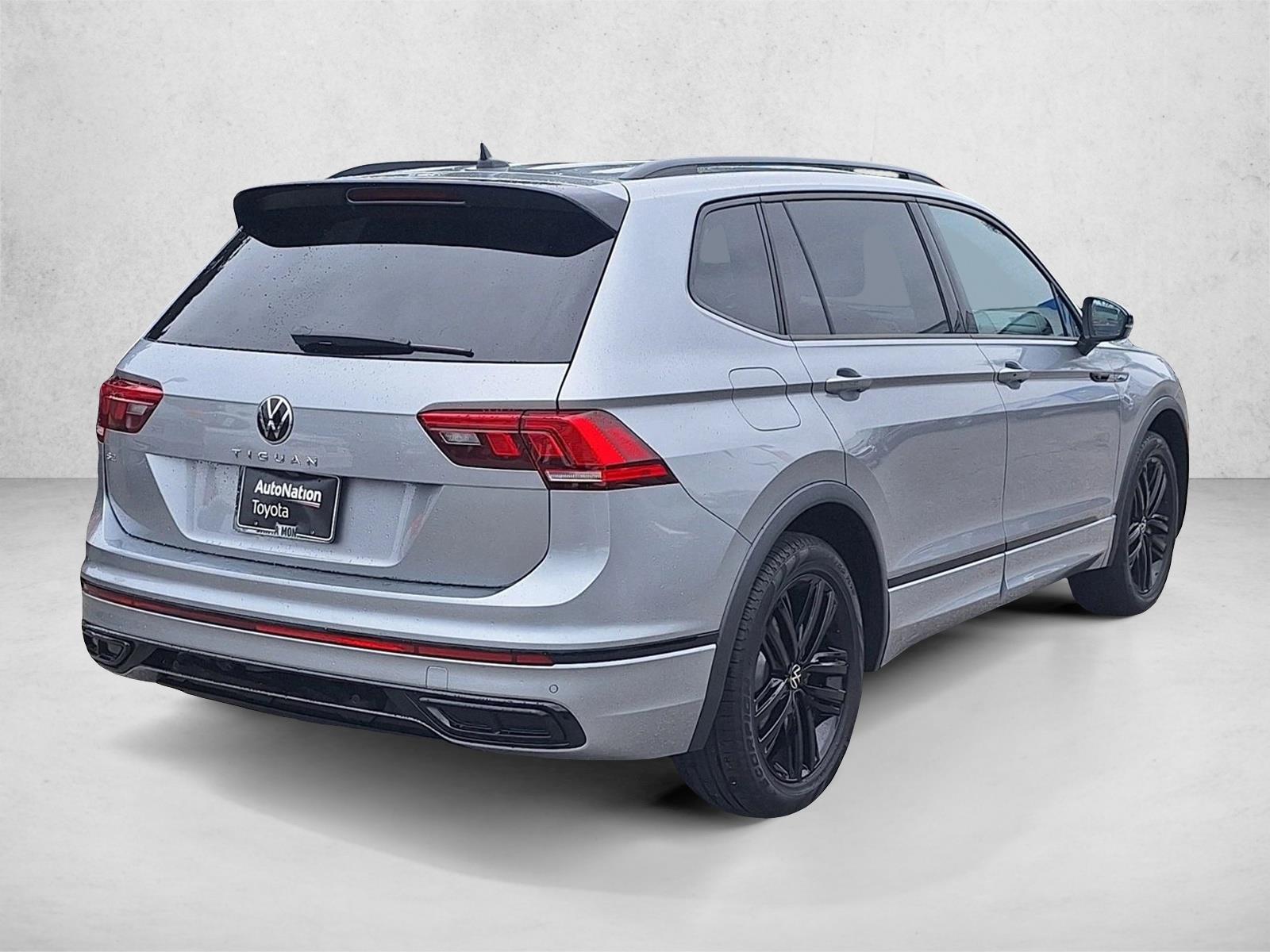 2022 Volkswagen Tiguan 2.0T SE R-Line Black photo 5