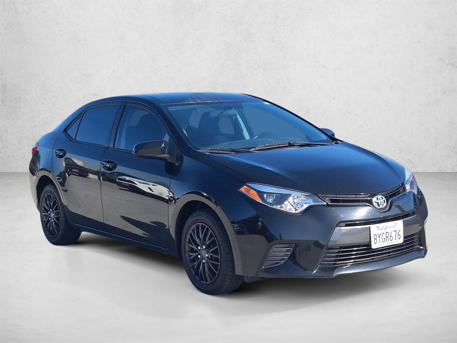 2016 Toyota Corolla LE photo 2