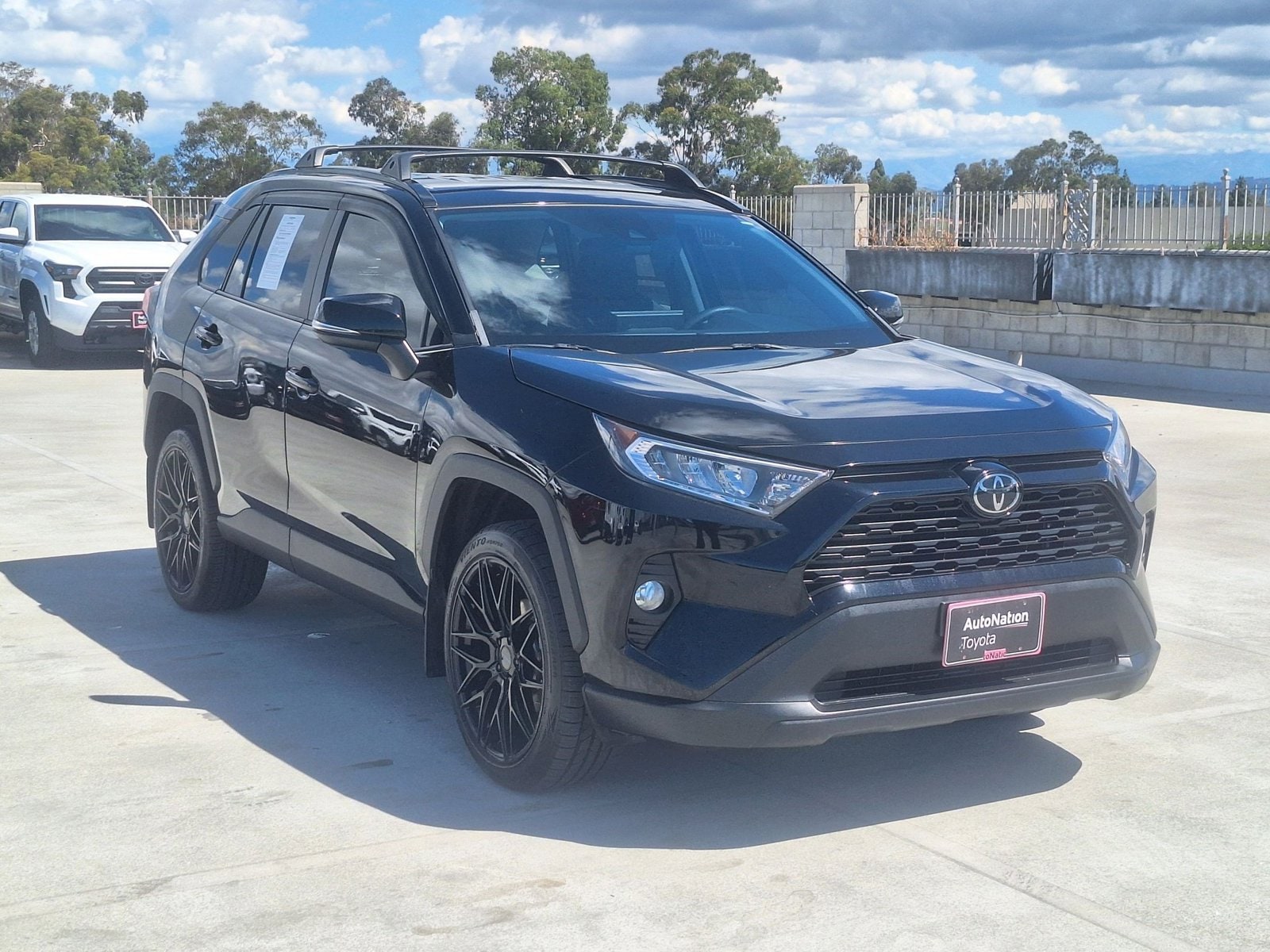 2021 Toyota RAV4 XLE photo 3