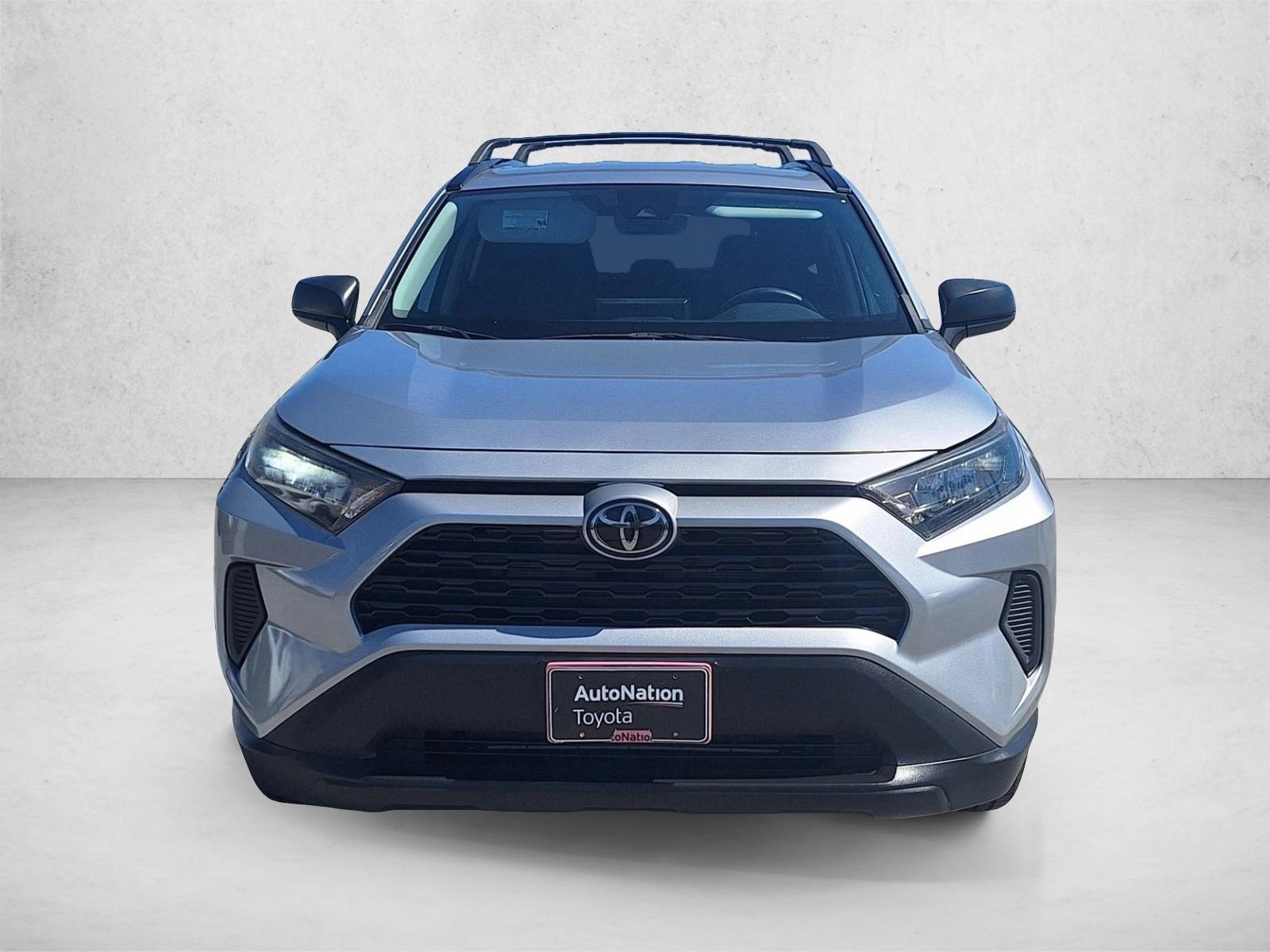 2021 Toyota RAV4 LE photo 2