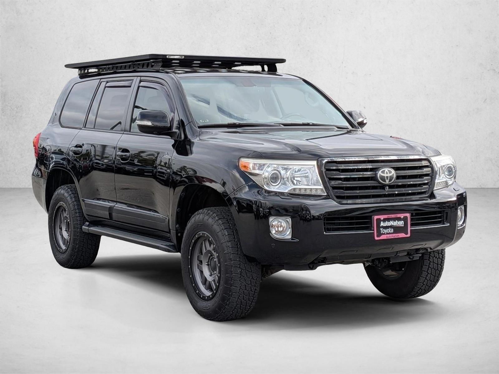 2014 Toyota Land Cruiser V8 photo 2