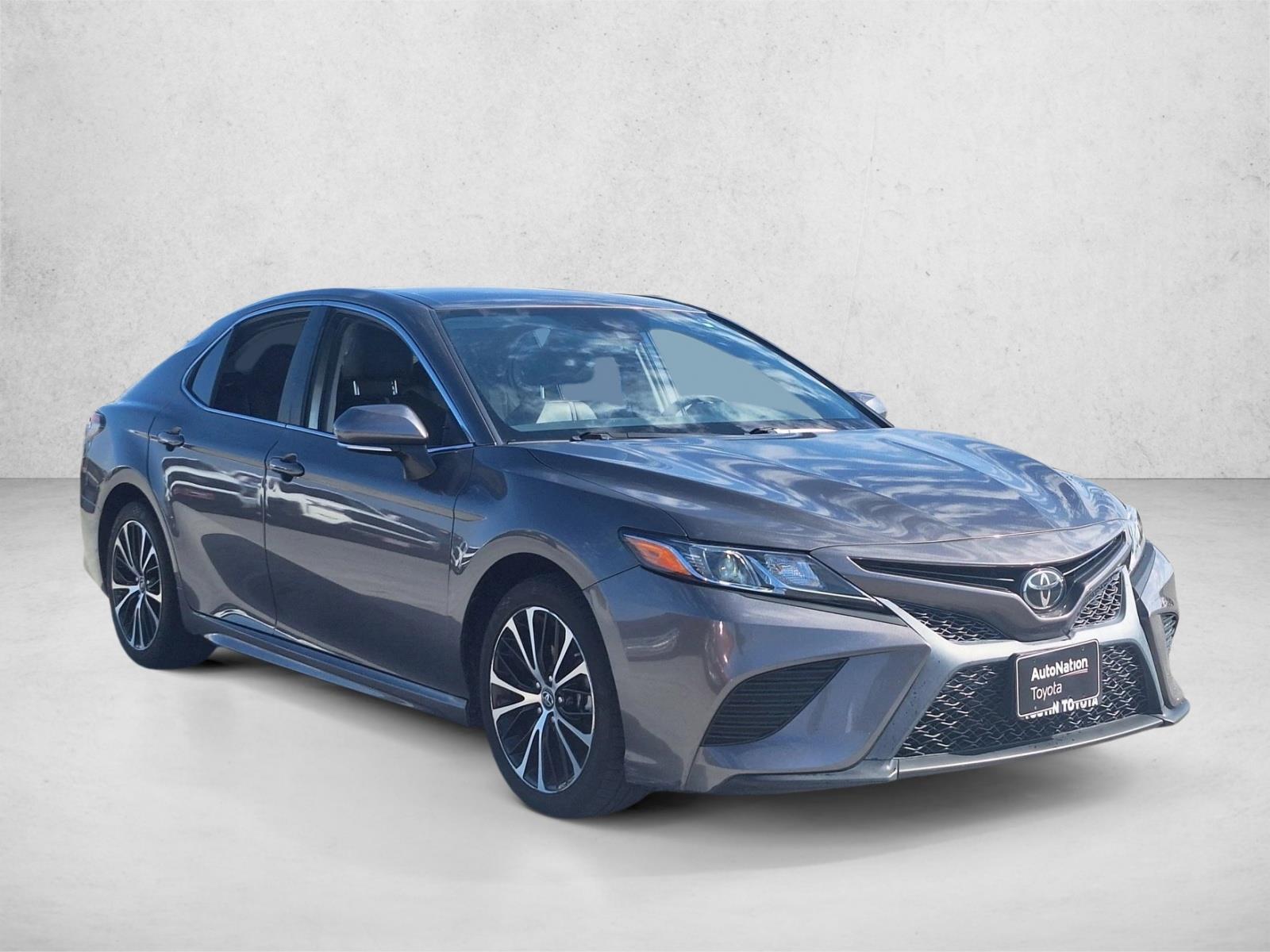 2019 Toyota Camry LE photo 3