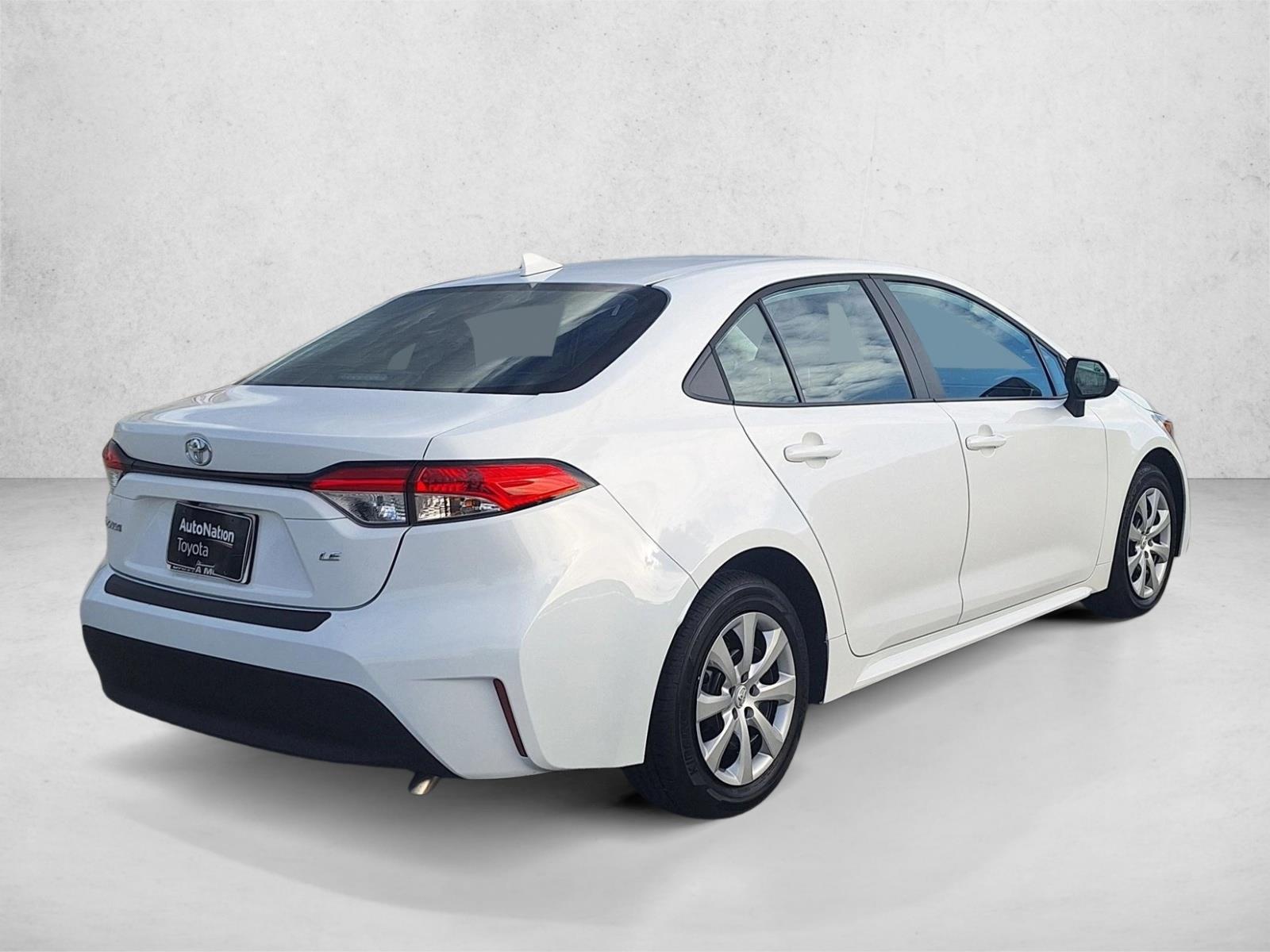 2025 Toyota Corolla LE photo 4