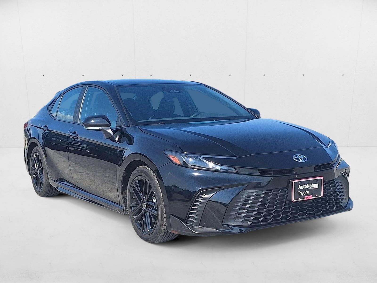 2025 Toyota Camry SE photo 3