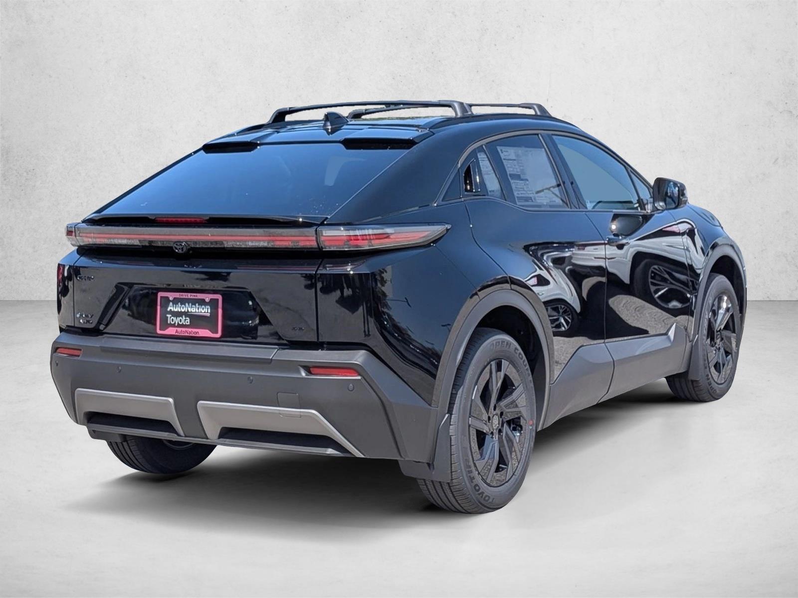 2026 Toyota C-HR SE - Photo 2