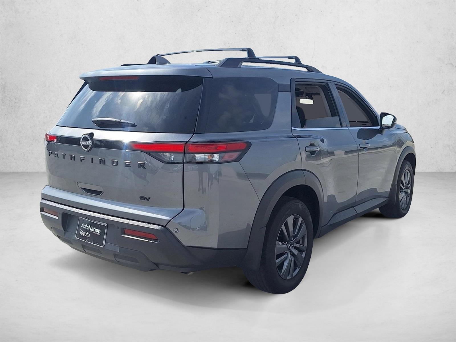 2022 Nissan Pathfinder SV photo 5