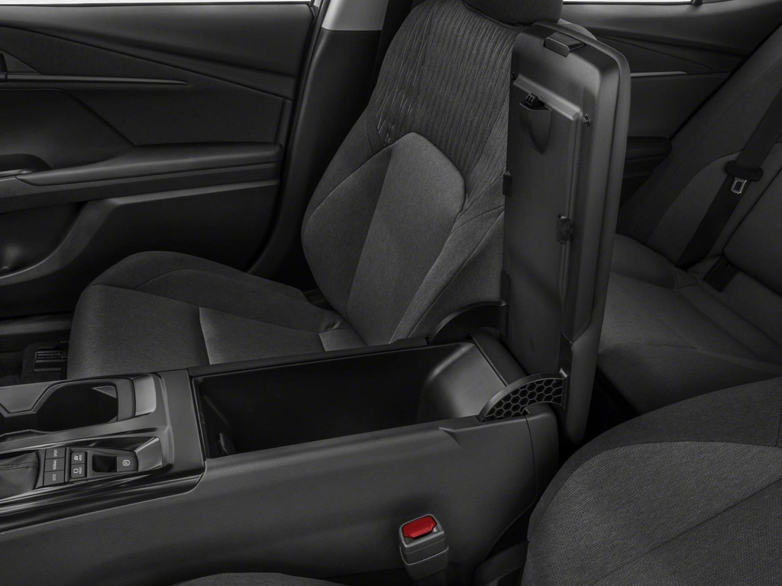 2026 Toyota Camry LE - Photo 10