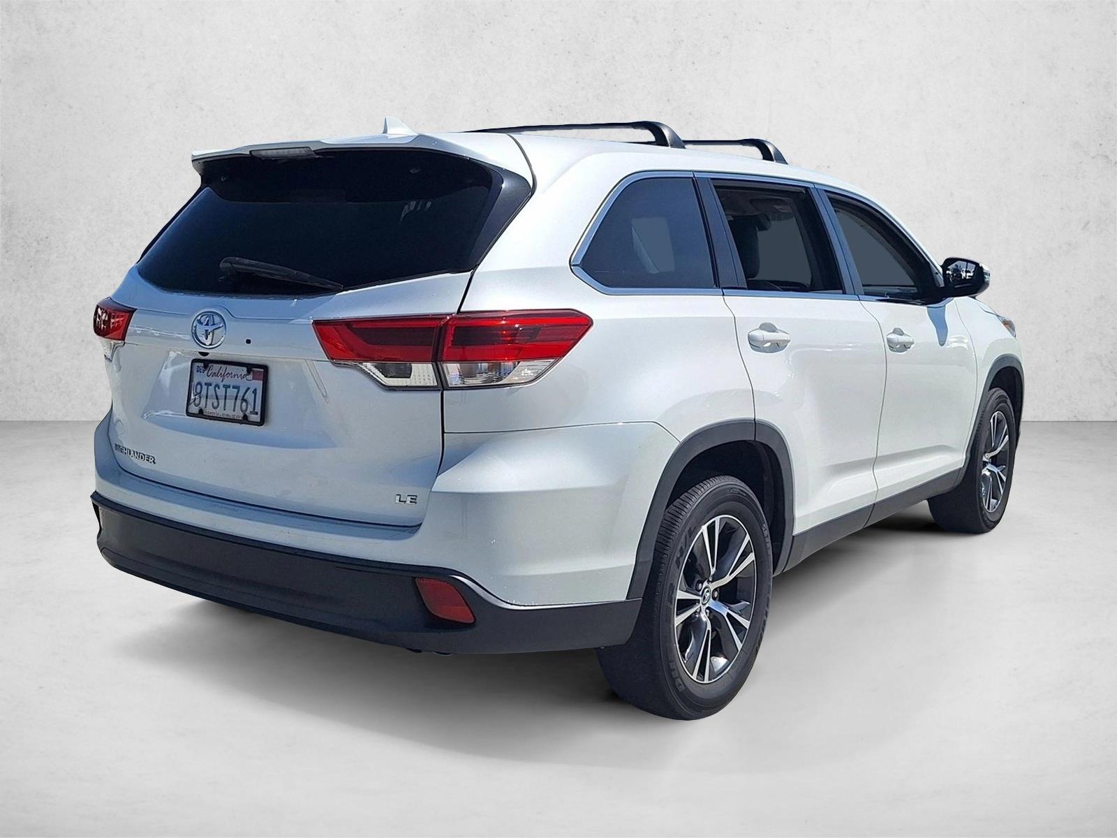 2019 Toyota Highlander LE Plus V6 photo 5