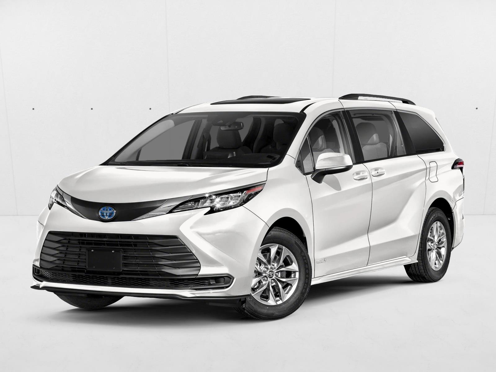 2024 Toyota Sienna LE's photo