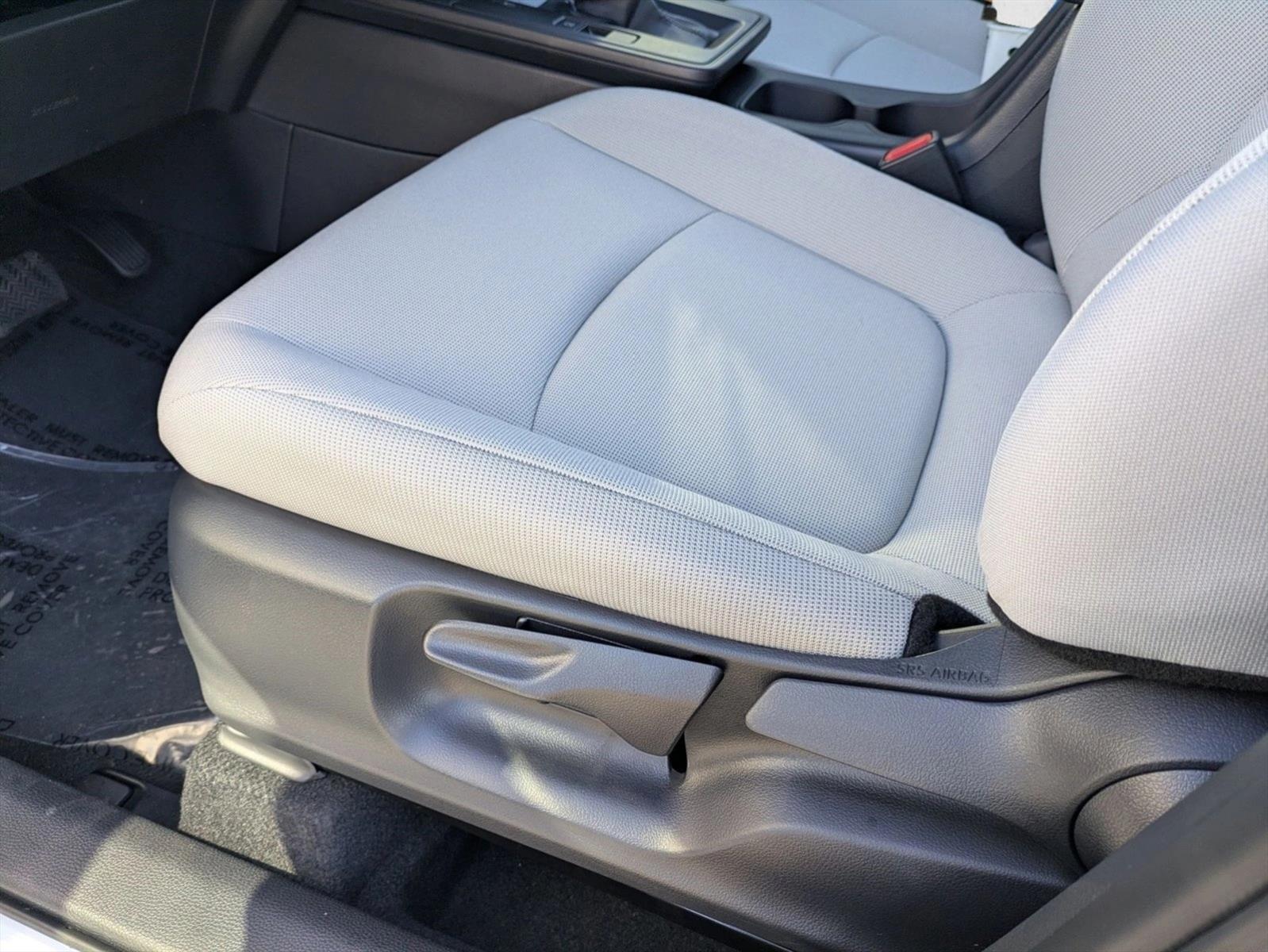 2026 Toyota Corolla Cross L photo 4