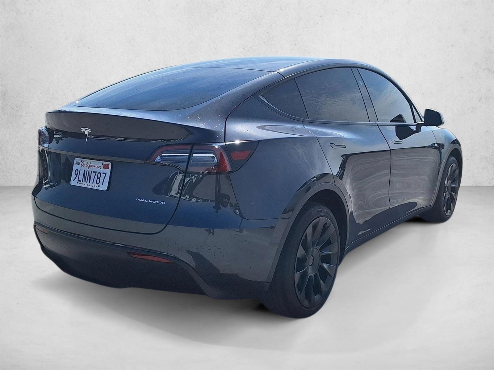 2024 Tesla Model Y Long Range photo 4