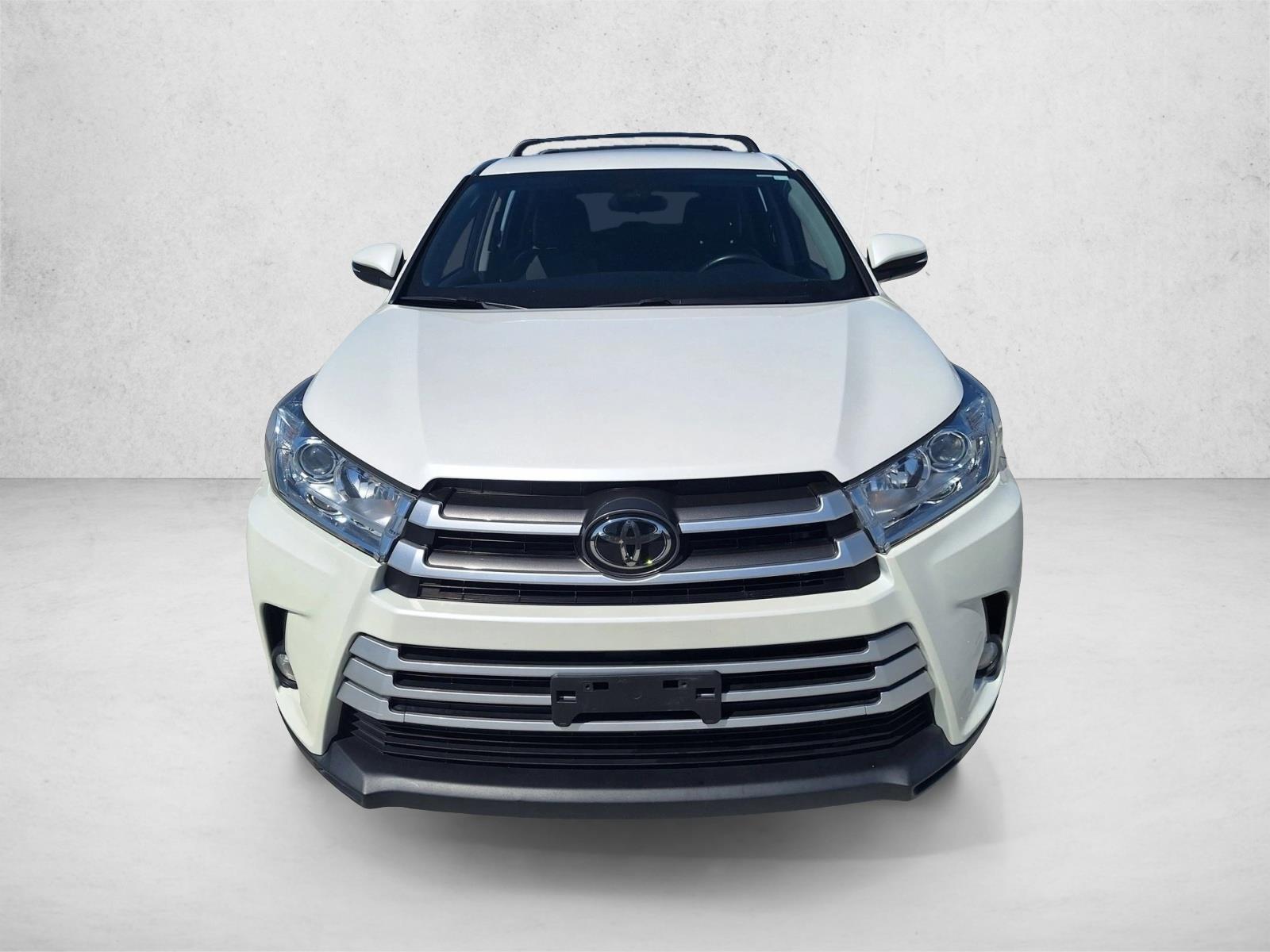 2019 Toyota Highlander LE Plus V6 photo 2