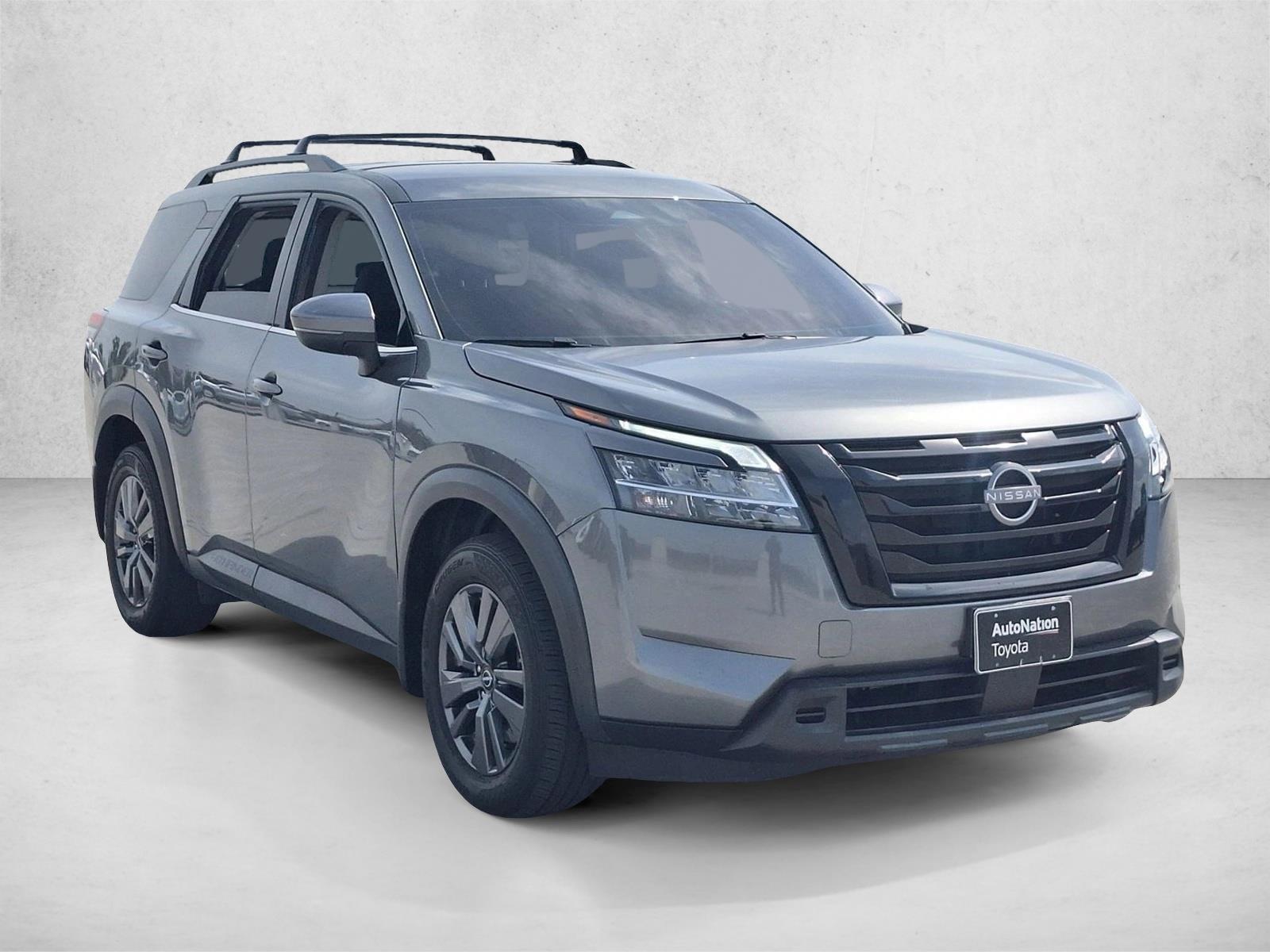 2022 Nissan Pathfinder SV photo 3