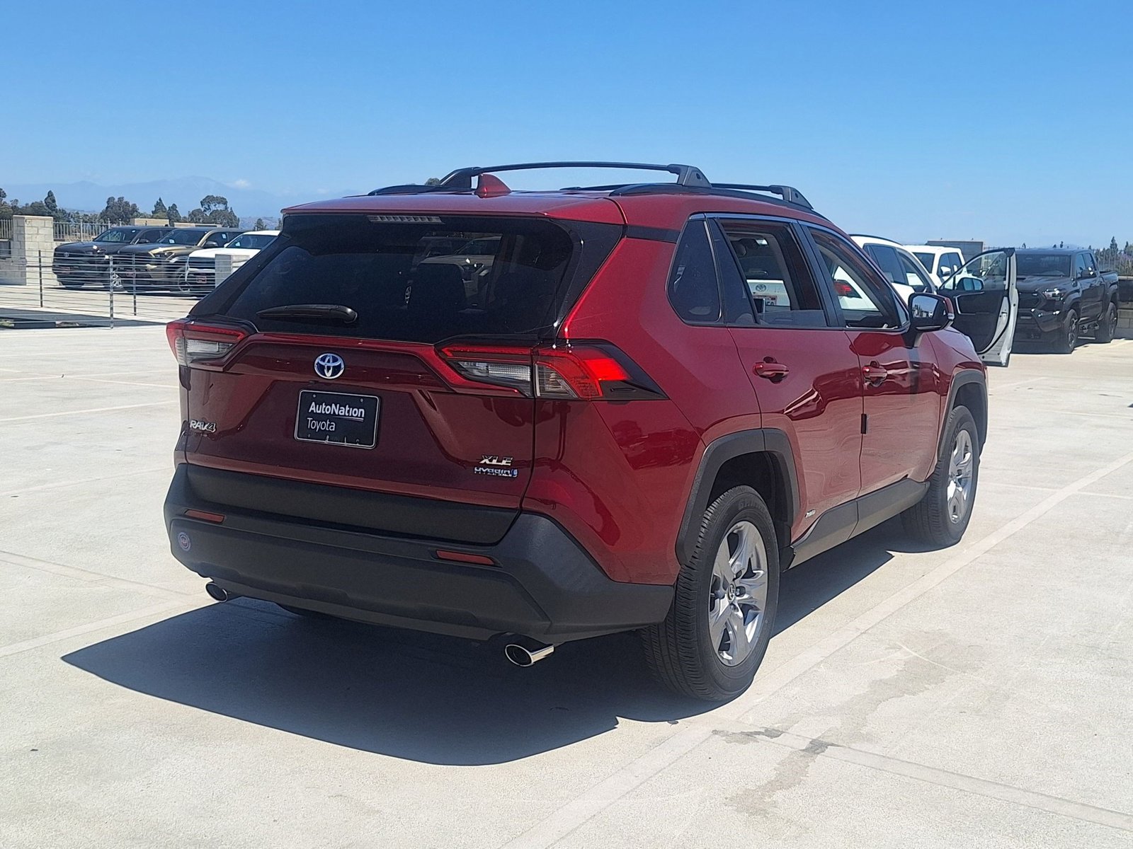 2023 Toyota RAV4 Hybrid XLE photo 5