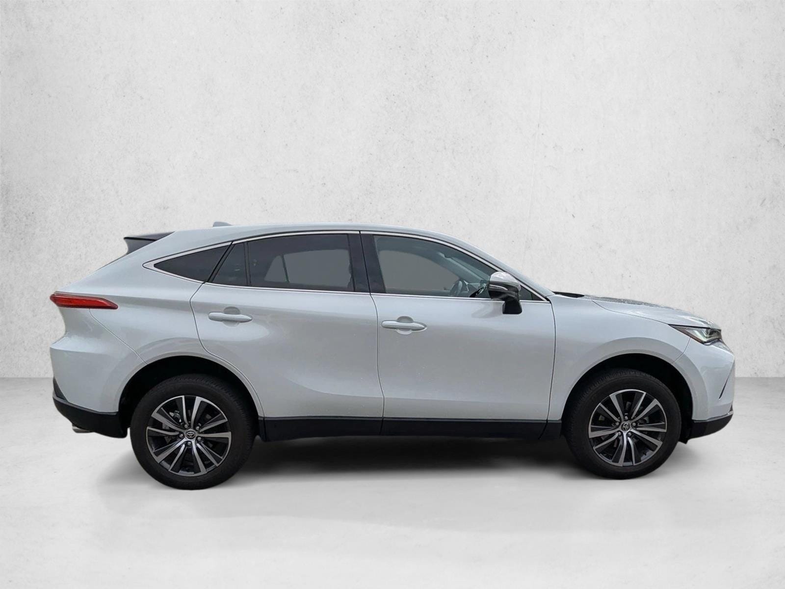 2023 Toyota Venza LE photo 4