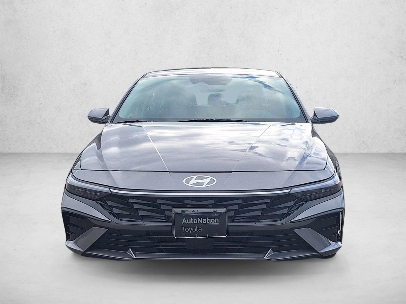 2025 Hyundai Elantra Limited photo 2