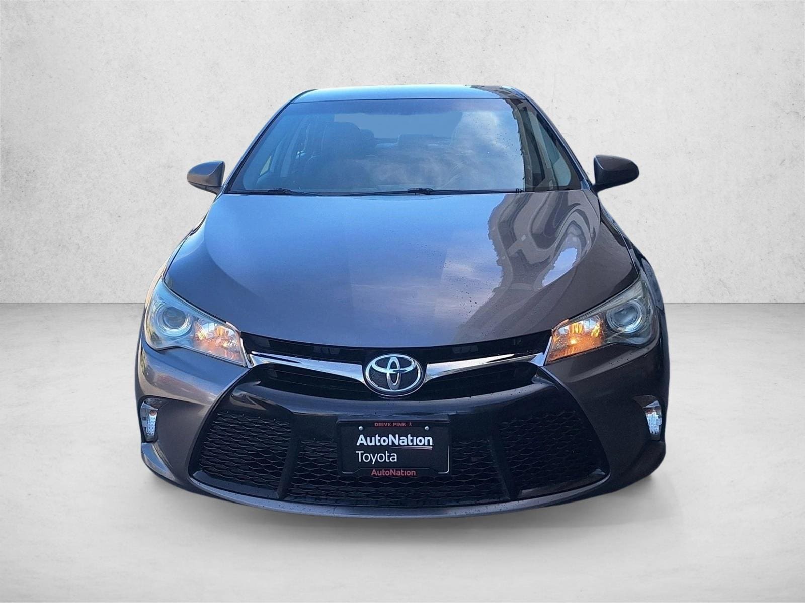 2016 Toyota Camry SE photo 2