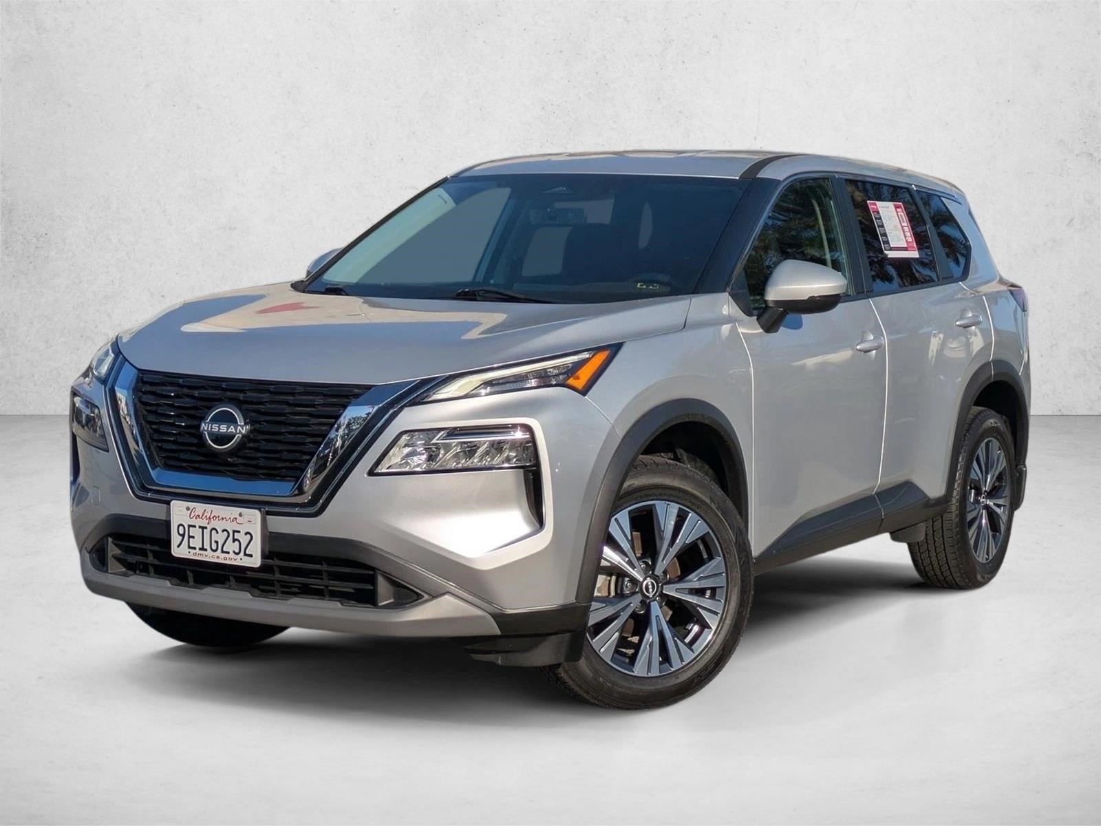 2022 Nissan Rogue SV's photo