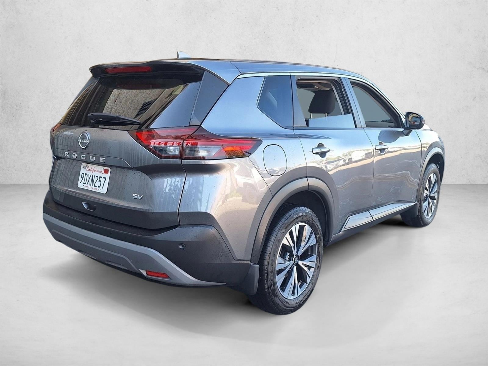 2023 Nissan Rogue SV photo 5