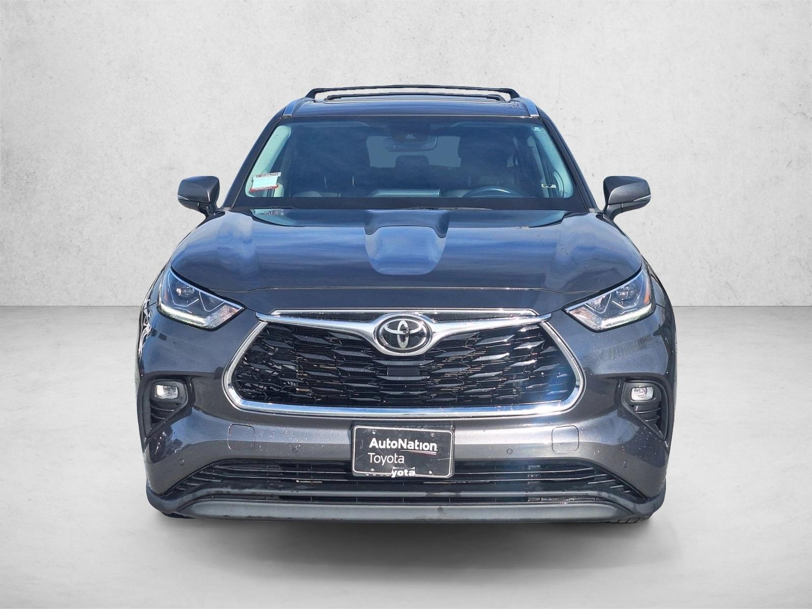 2022 Toyota Highlander Limited photo 3