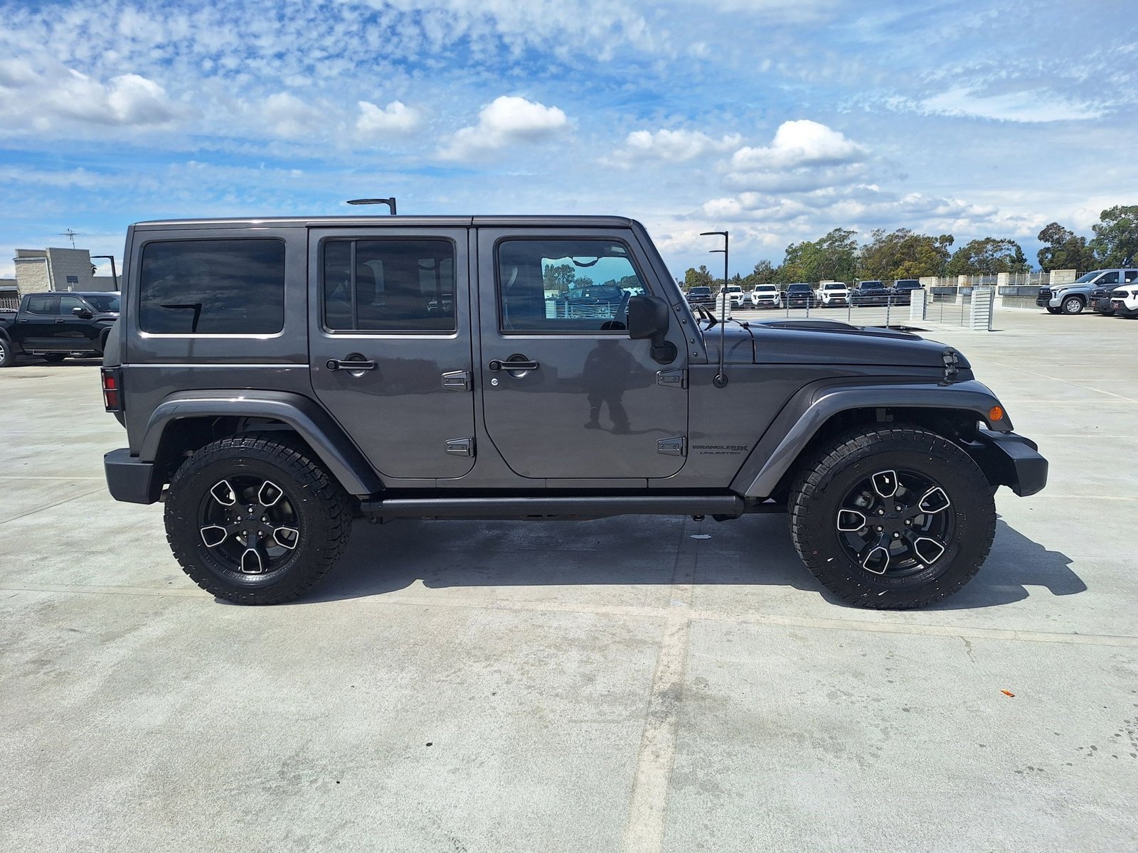 2018 Jeep Wrangler JK Unlimited Sahara 4x4 photo 4