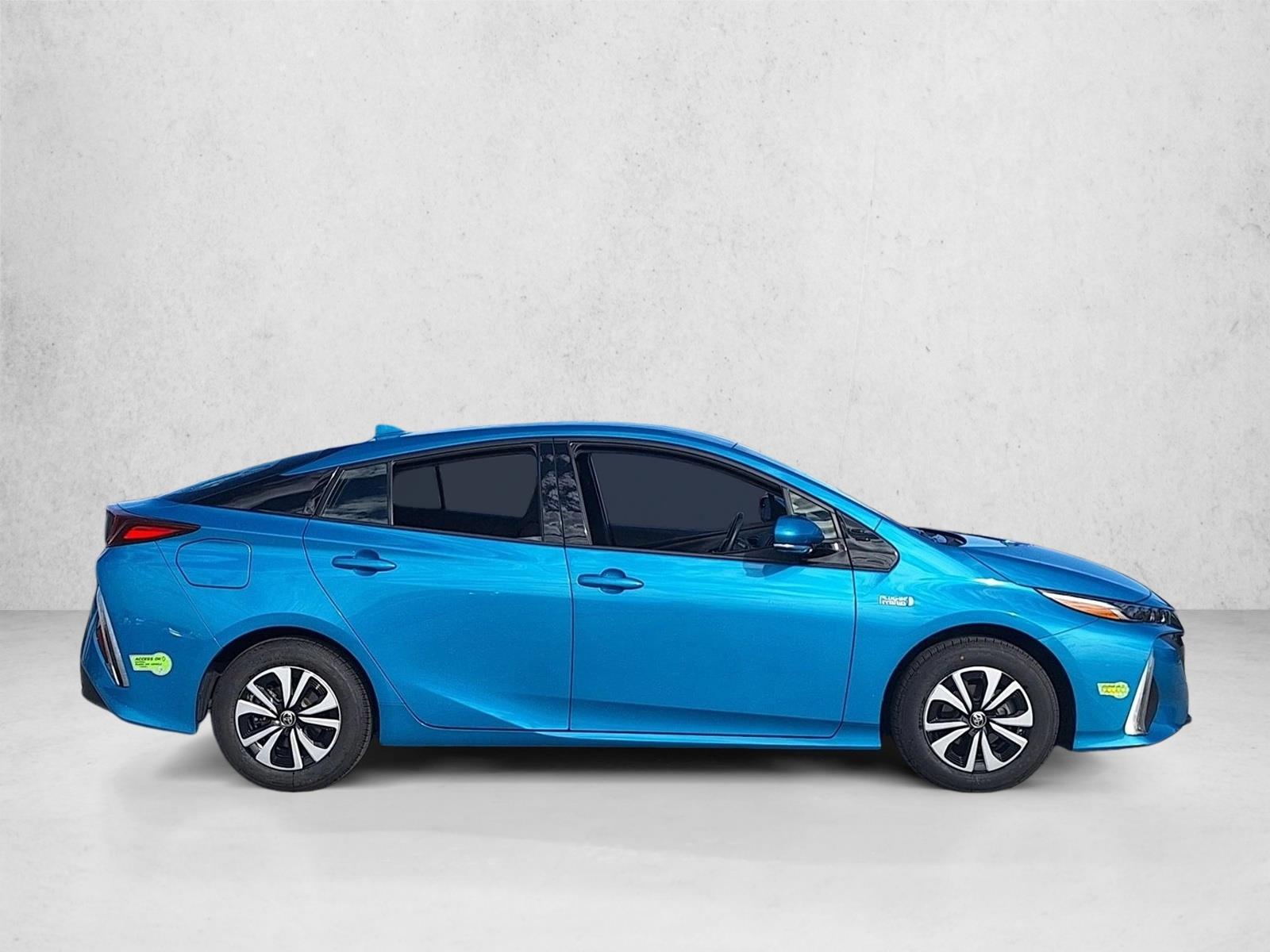 2018 Toyota Prius Prime Plus photo 4