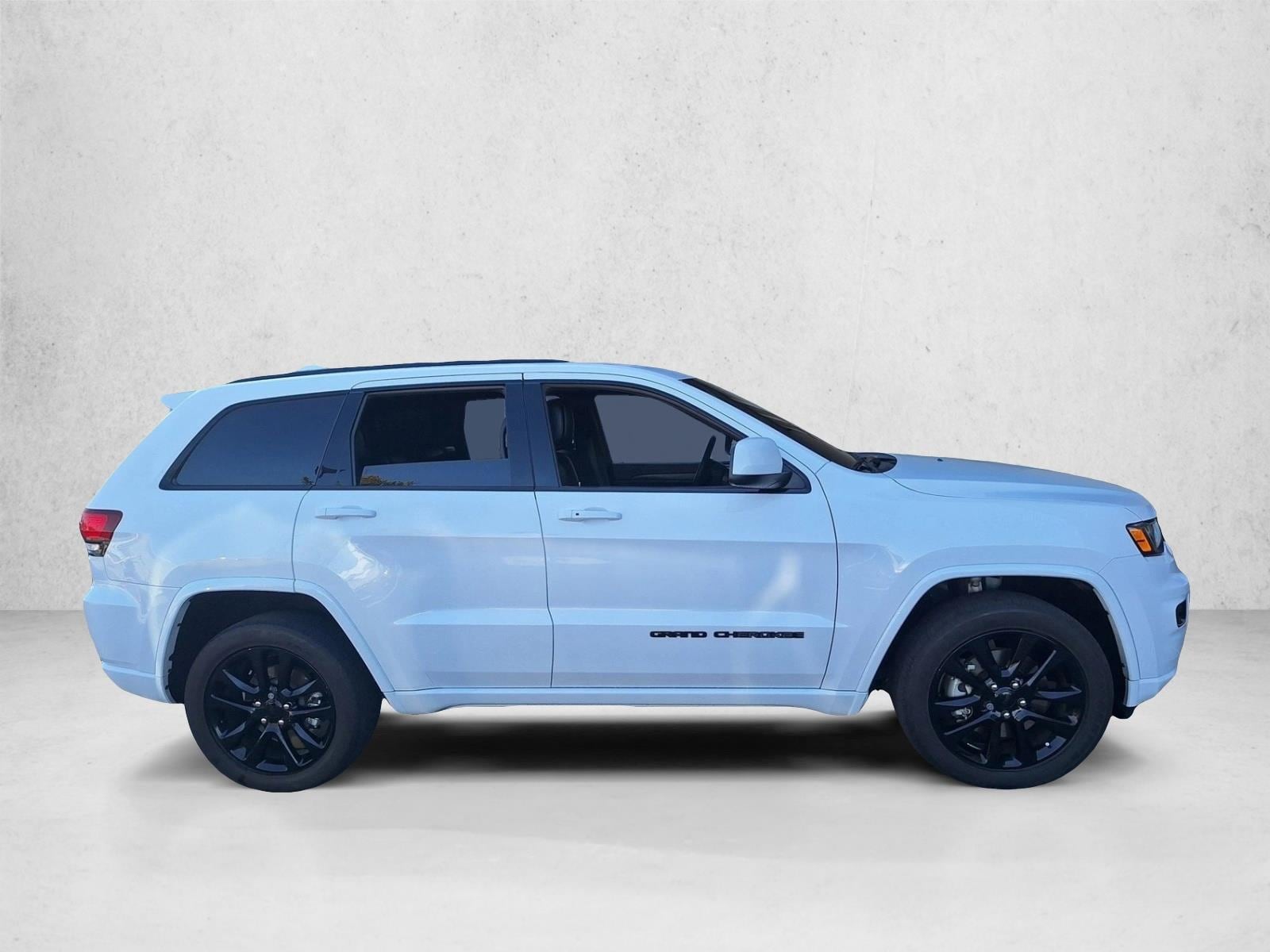 2021 Jeep Grand Cherokee Laredo photo 4
