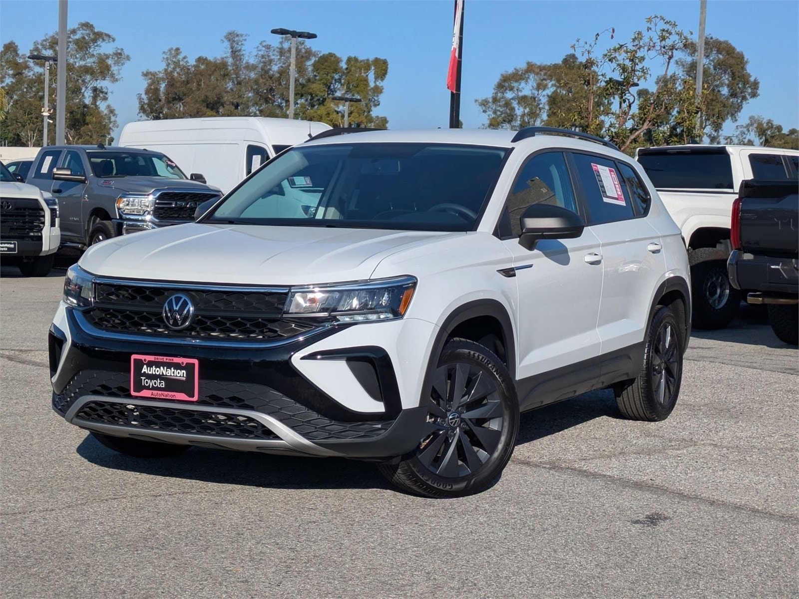 2022 Volkswagen Taos S's photo