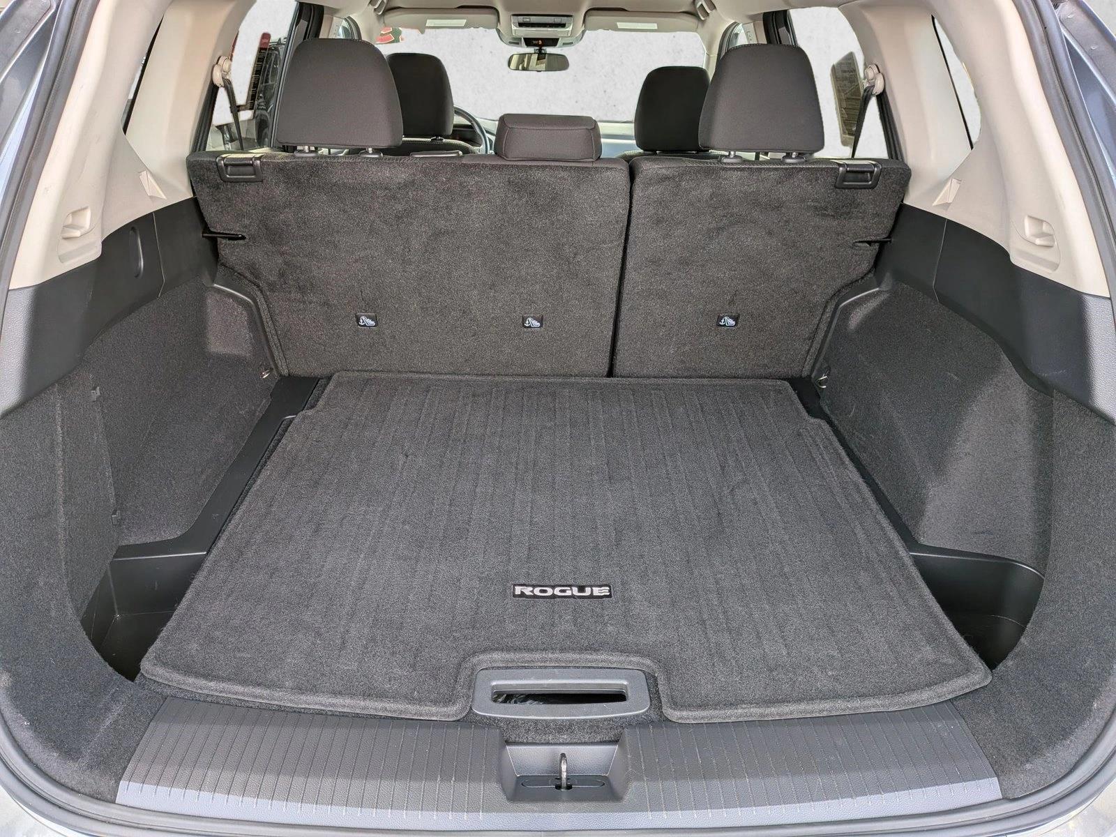 2025 Nissan Rogue SV photo 5