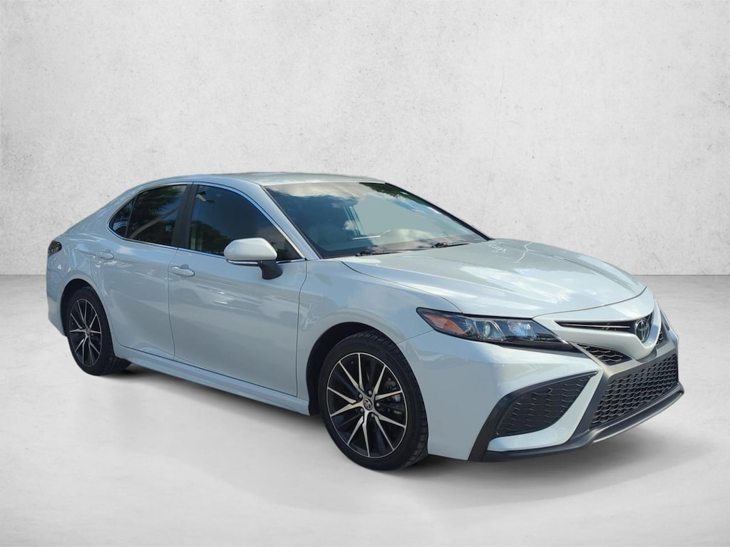 Used 2023 Toyota Camry SE Sedan