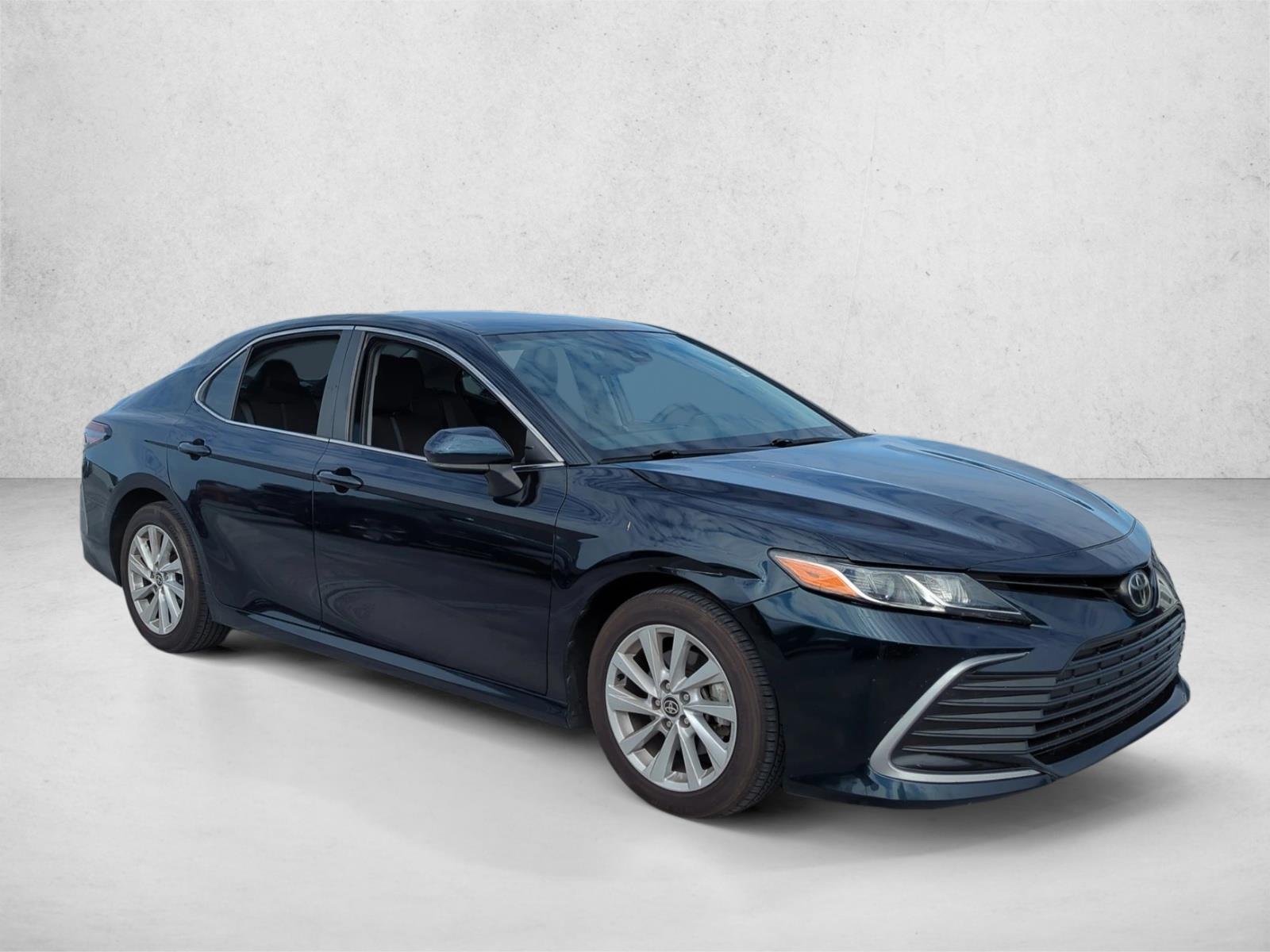 2021 Toyota Camry LE SE photo 3