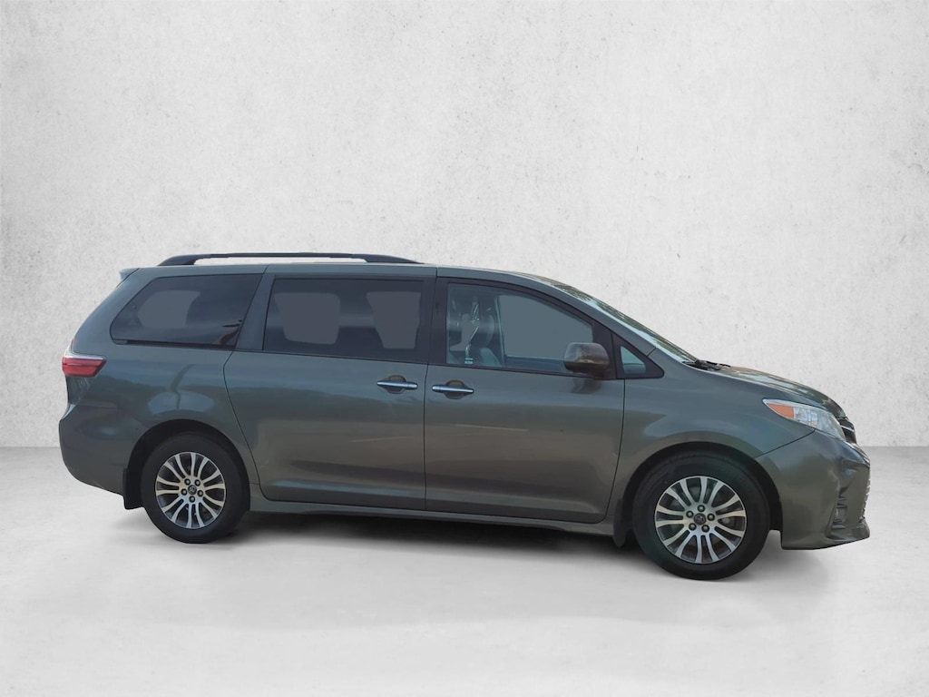 Used 2018 Toyota Sienna XLE 8 Passenger Van Passenger Van