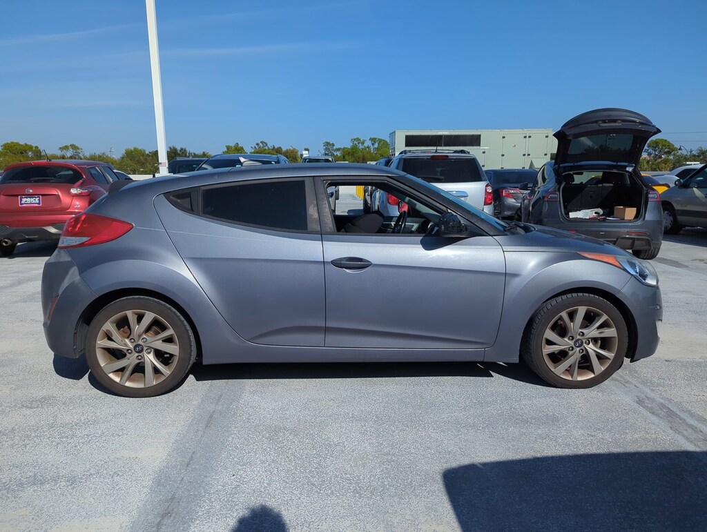 Used 2017 Hyundai Veloster Base Hatchback
