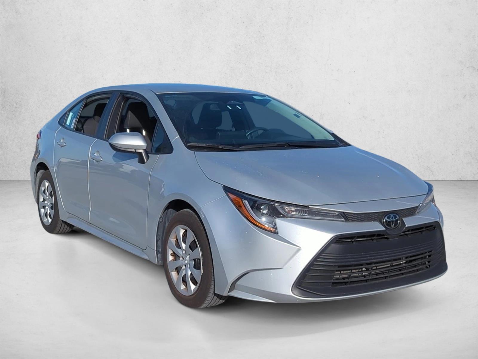 2025 Toyota Corolla LE photo 3