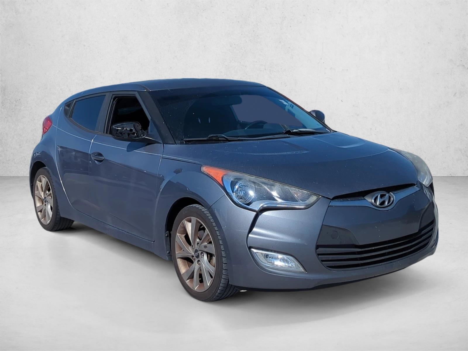 2017 Hyundai Veloster Base photo 3