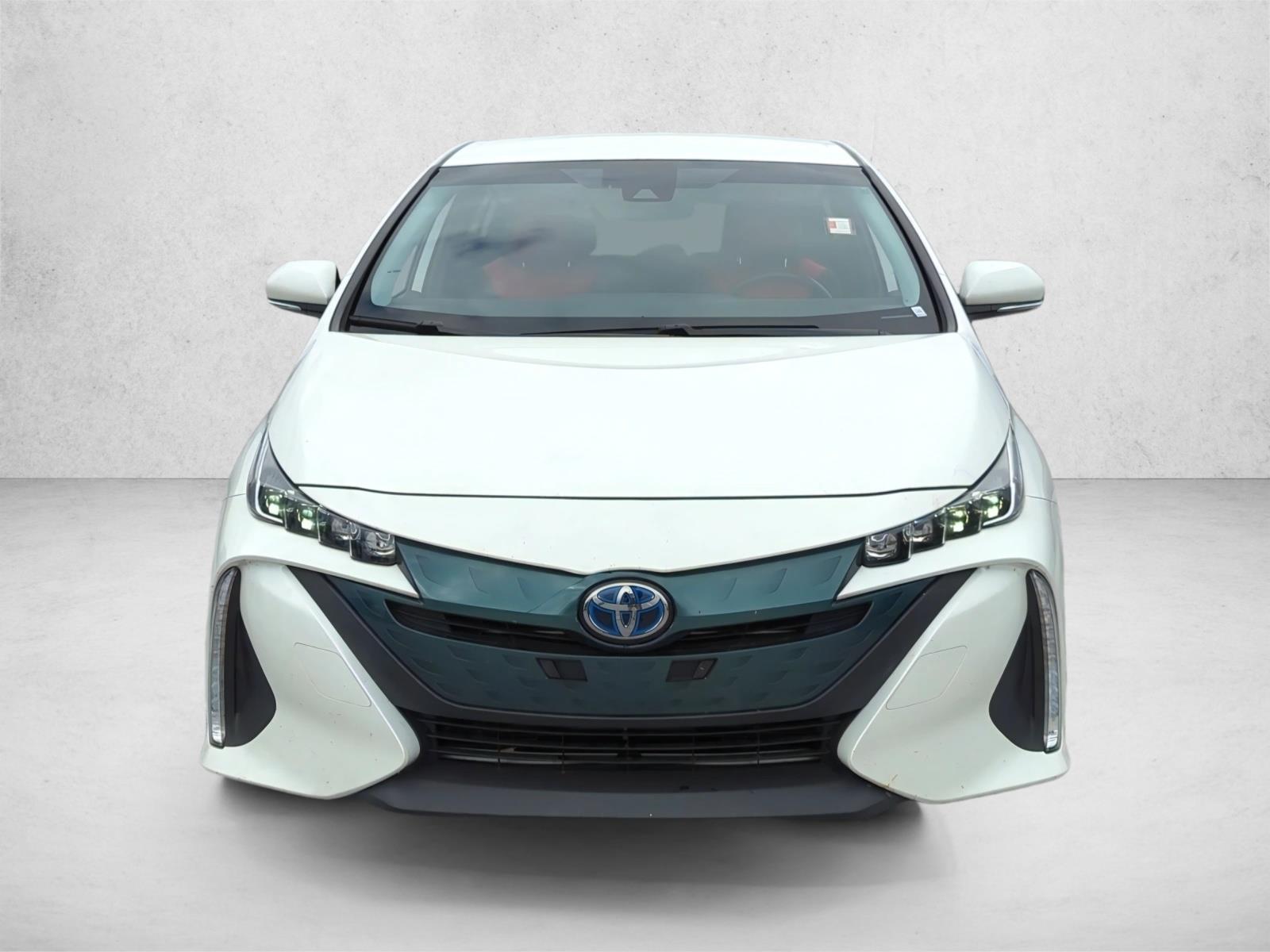 2020 Toyota Prius Prime LE photo 2