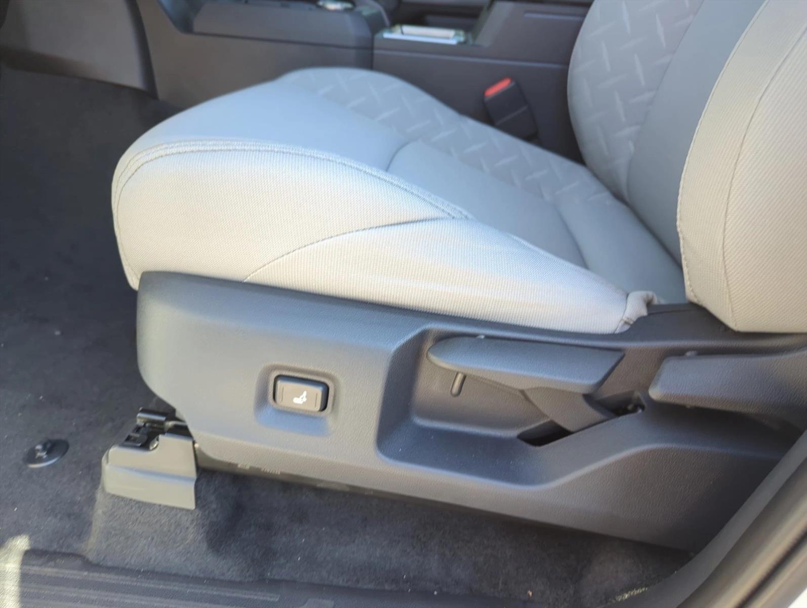 2026 Toyota Tacoma SR5 - Photo 11