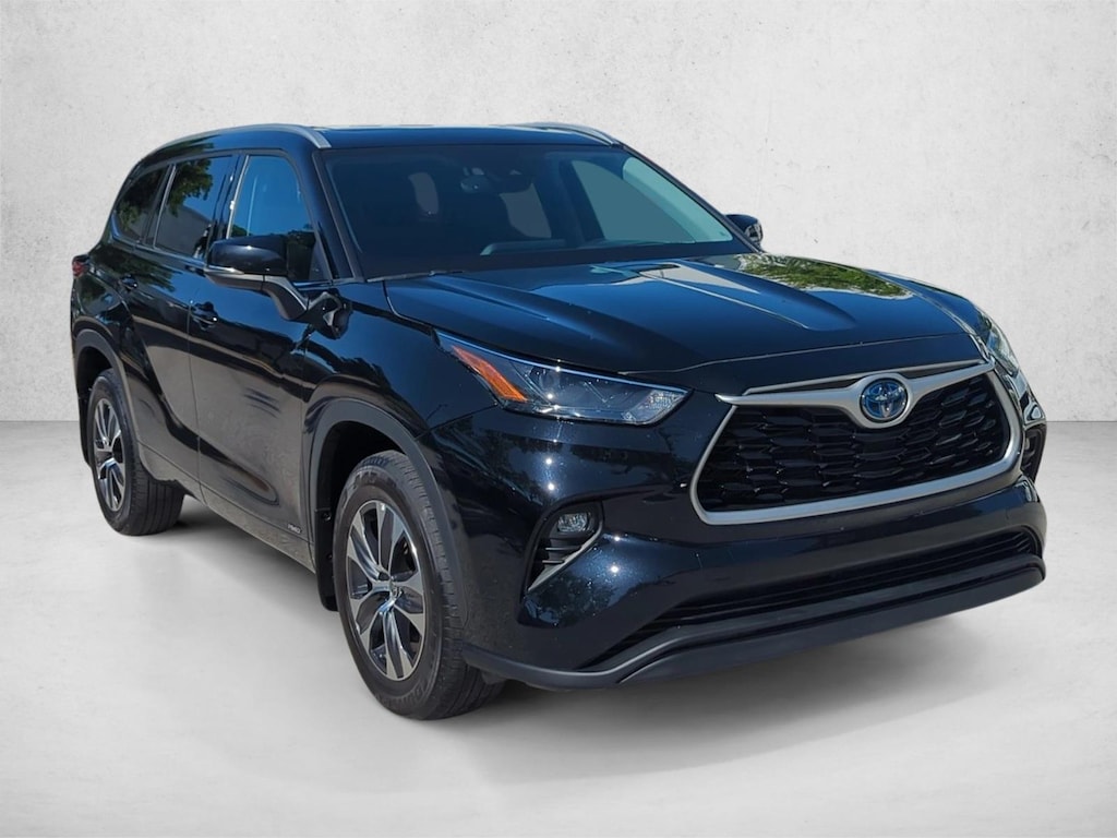 Used 2022 Toyota Highlander Hybrid XLE SUV