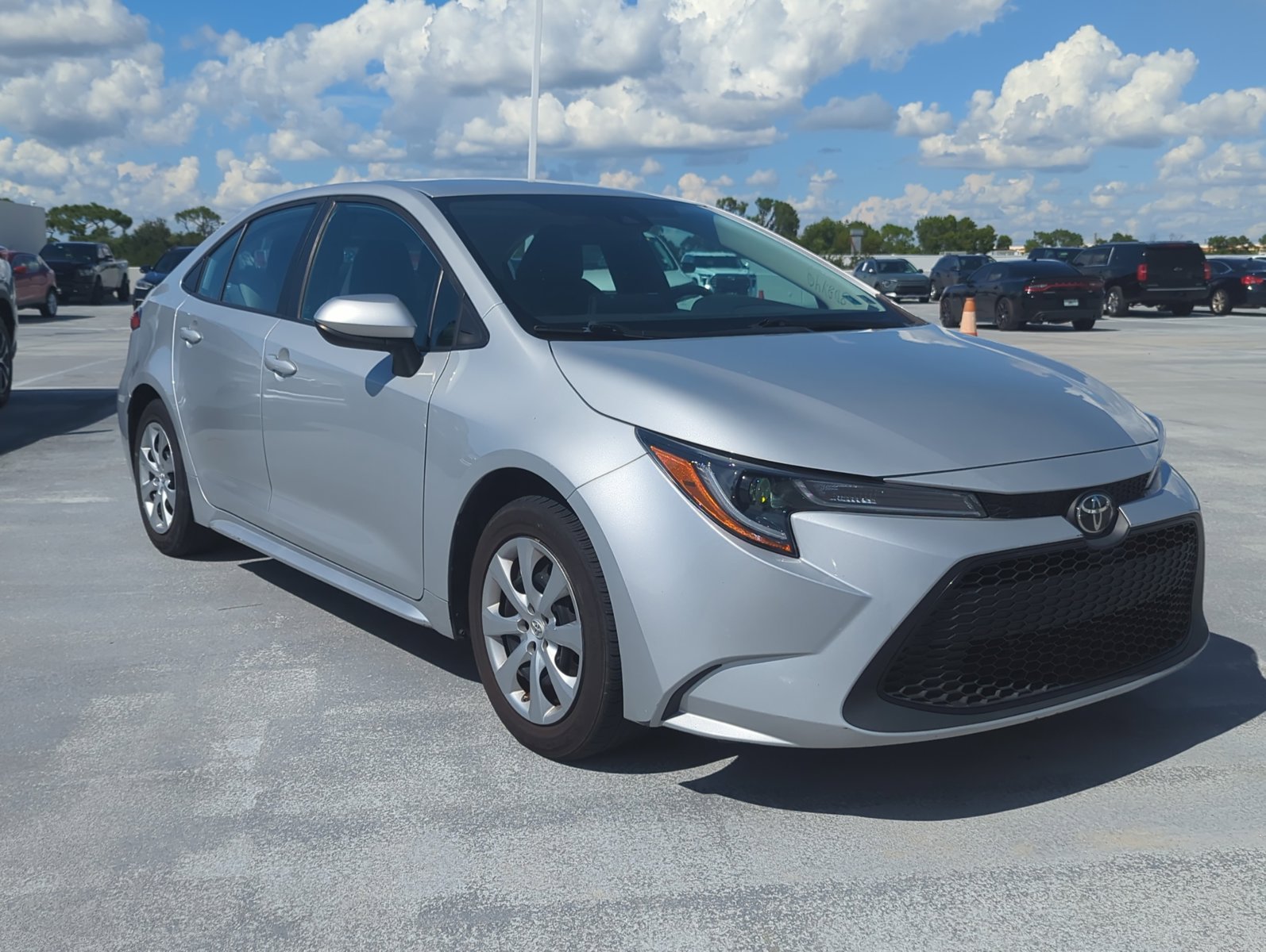 2022 Toyota Corolla LE photo 3